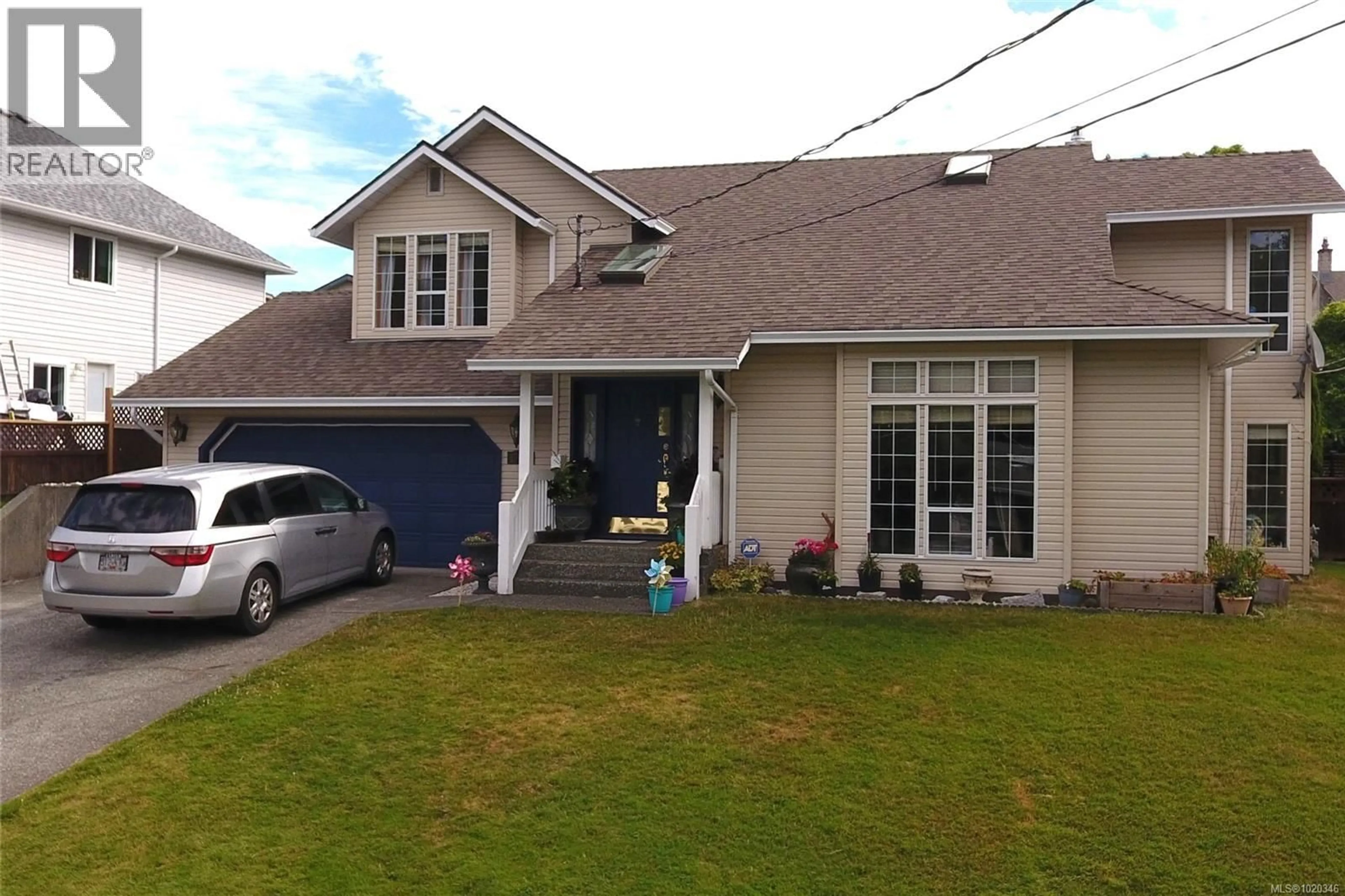 Home with vinyl exterior material, street for 824 SPRINGBOK ROAD, Campbell River British Columbia V9W7M3