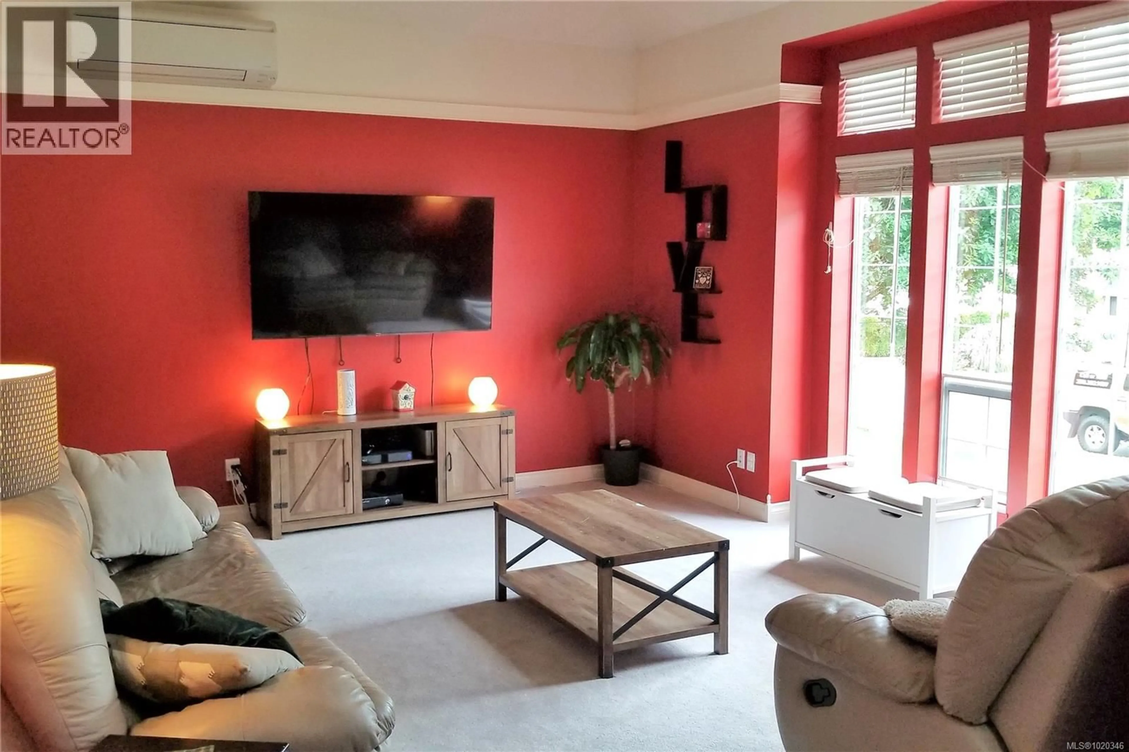 Living room with furniture, unknown for 824 SPRINGBOK ROAD, Campbell River British Columbia V9W7M3