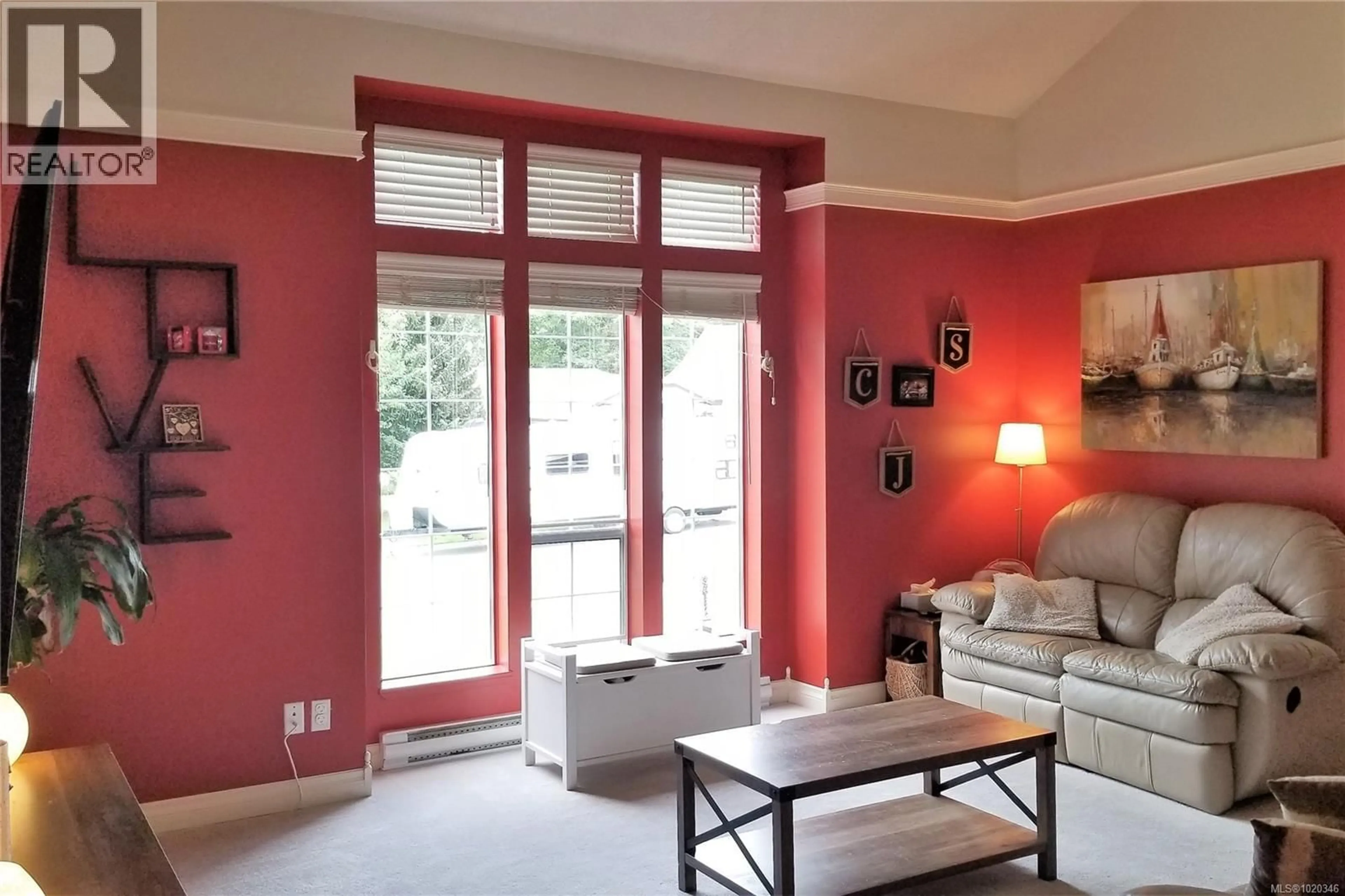 Living room with furniture, unknown for 824 SPRINGBOK ROAD, Campbell River British Columbia V9W7M3