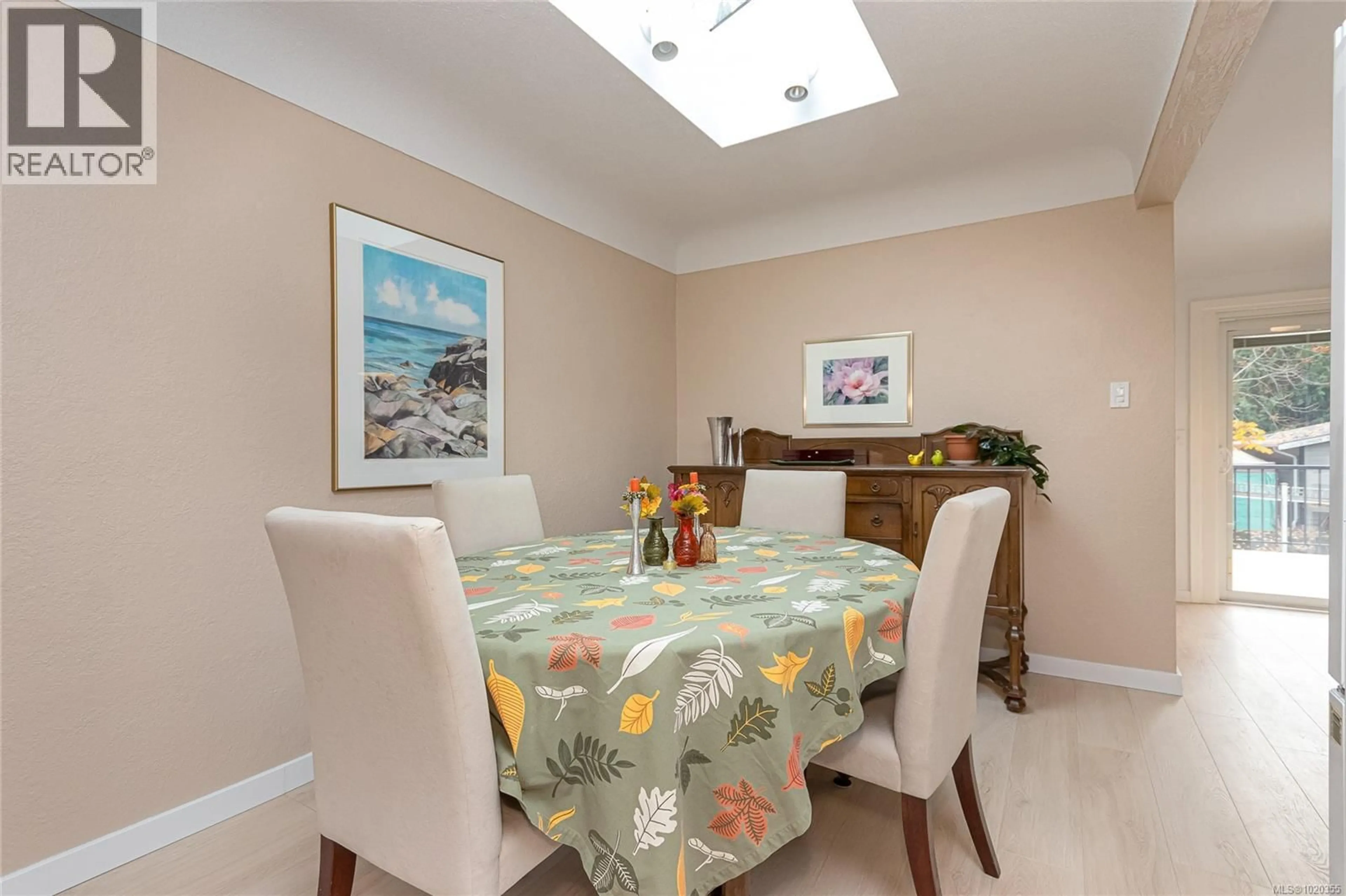 Dining room, unknown for 1244 PEARCE CRESCENT, Saanich British Columbia V8X3S9