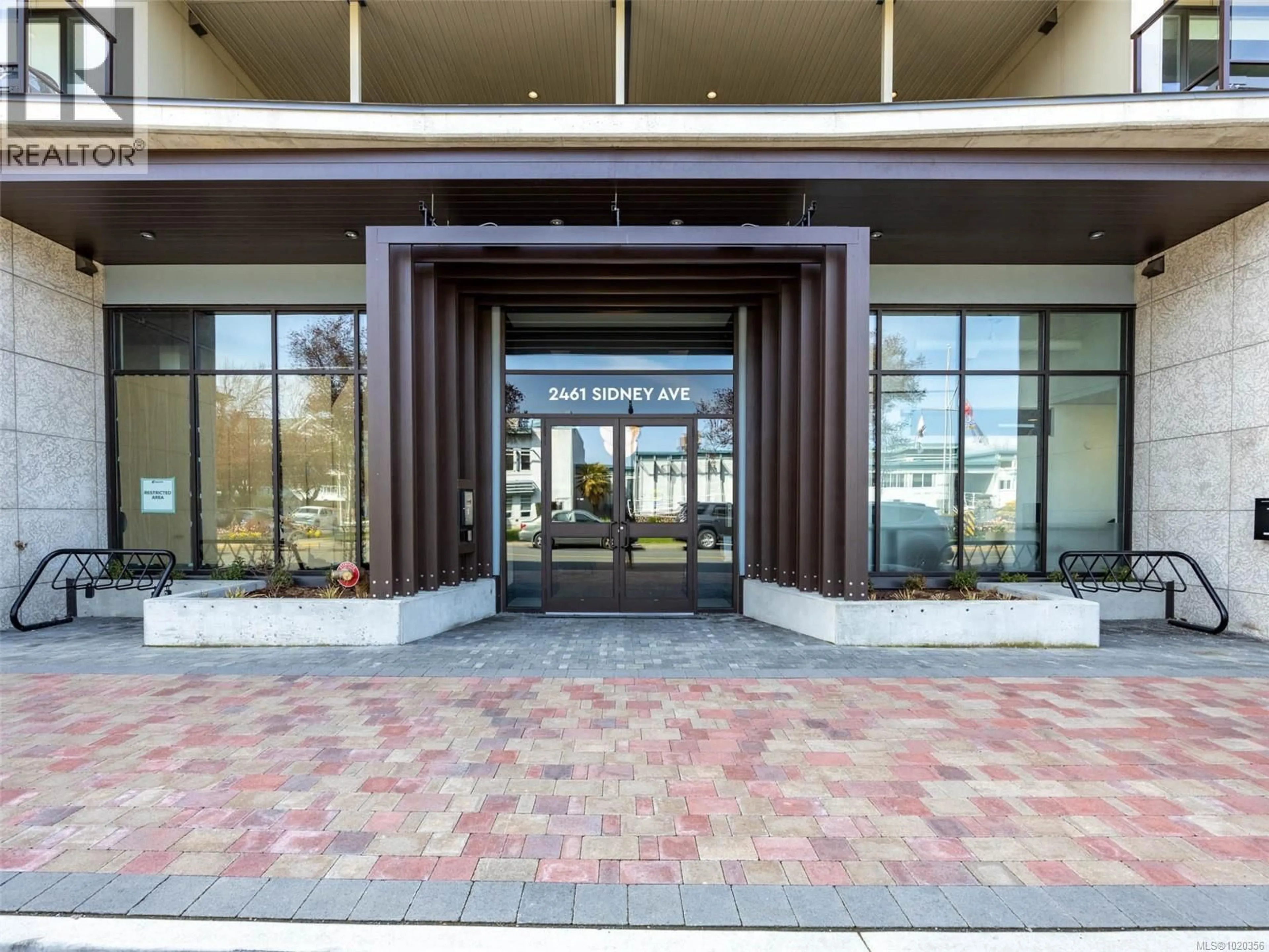 Indoor foyer for 203 - 2461 SIDNEY AVENUE, Sidney British Columbia V8L1Y8