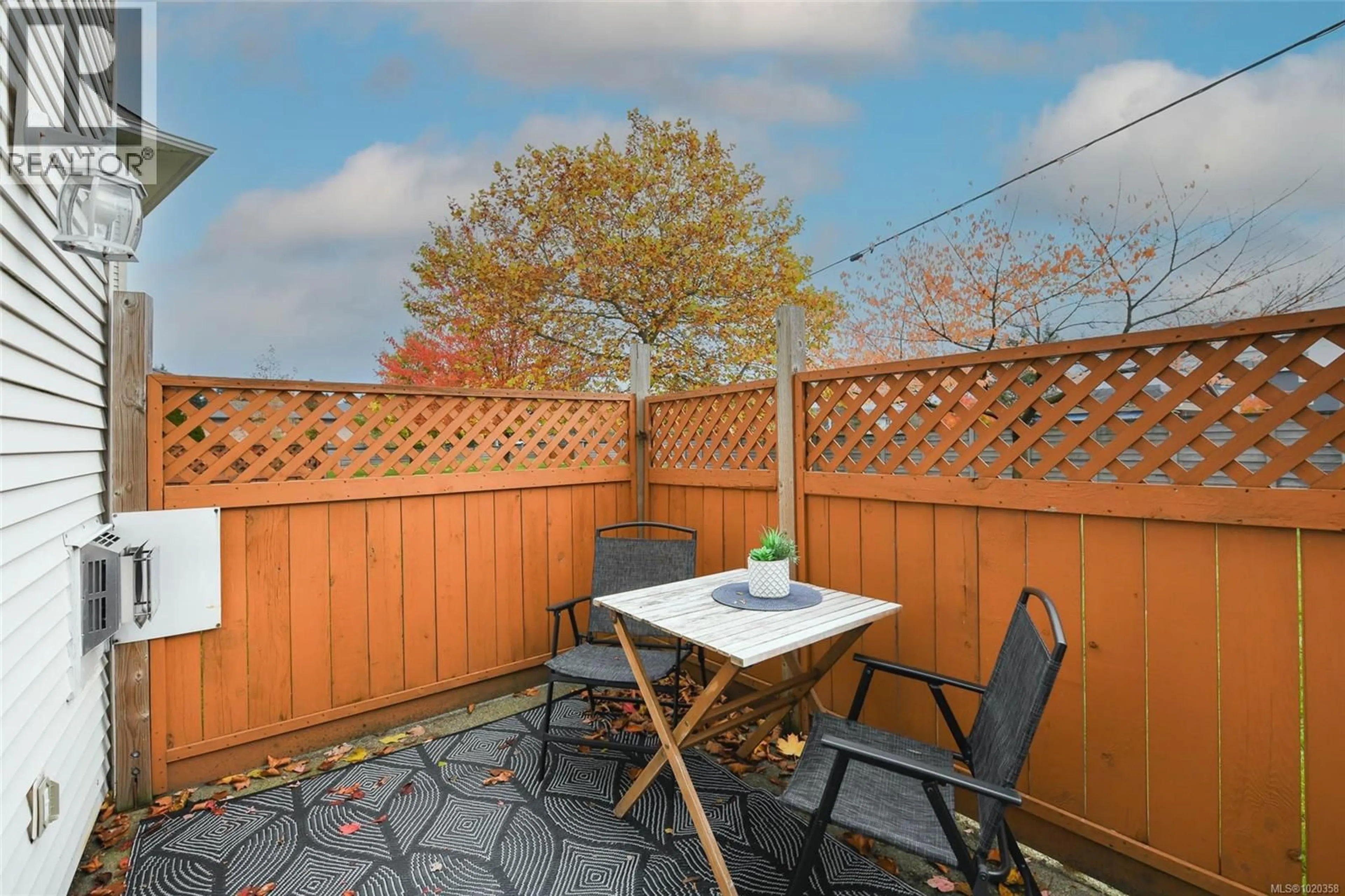 Patio, street for 5 - 717 ASPEN ROAD, Comox British Columbia V9M3X4