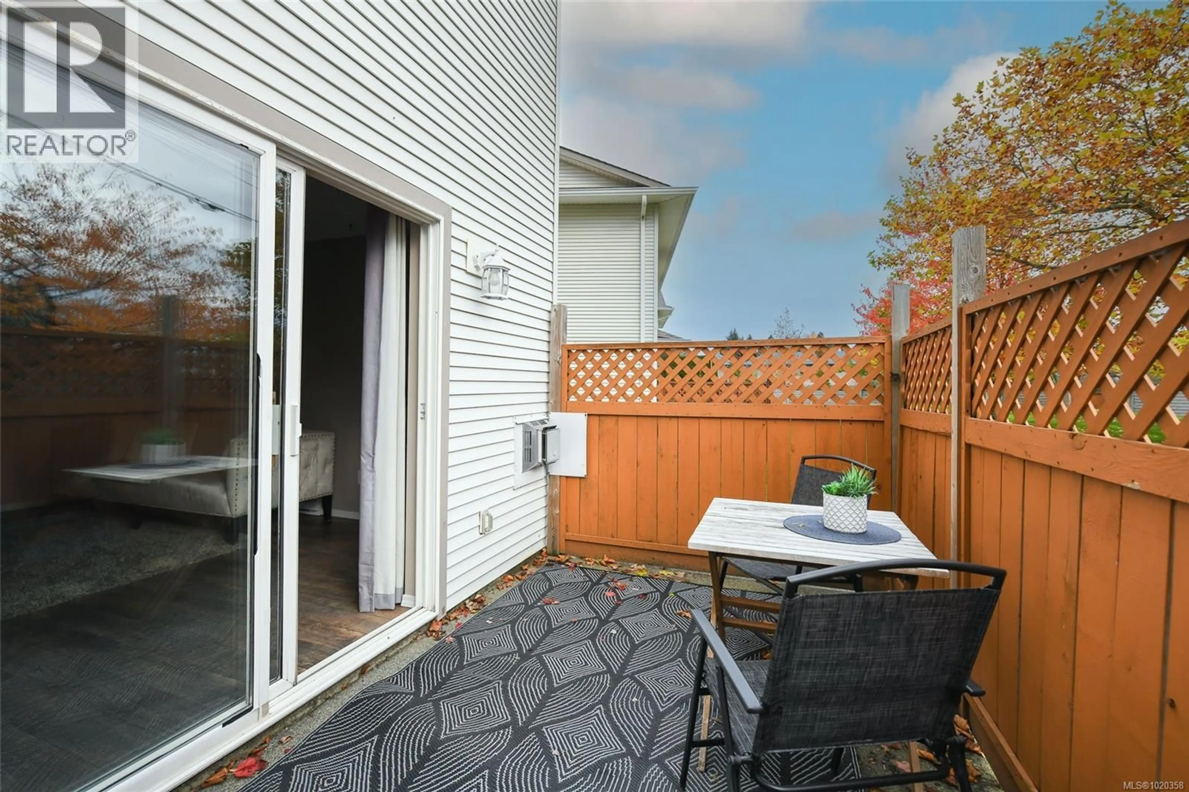 Patio, street for 5 - 717 ASPEN ROAD, Comox British Columbia V9M3X4