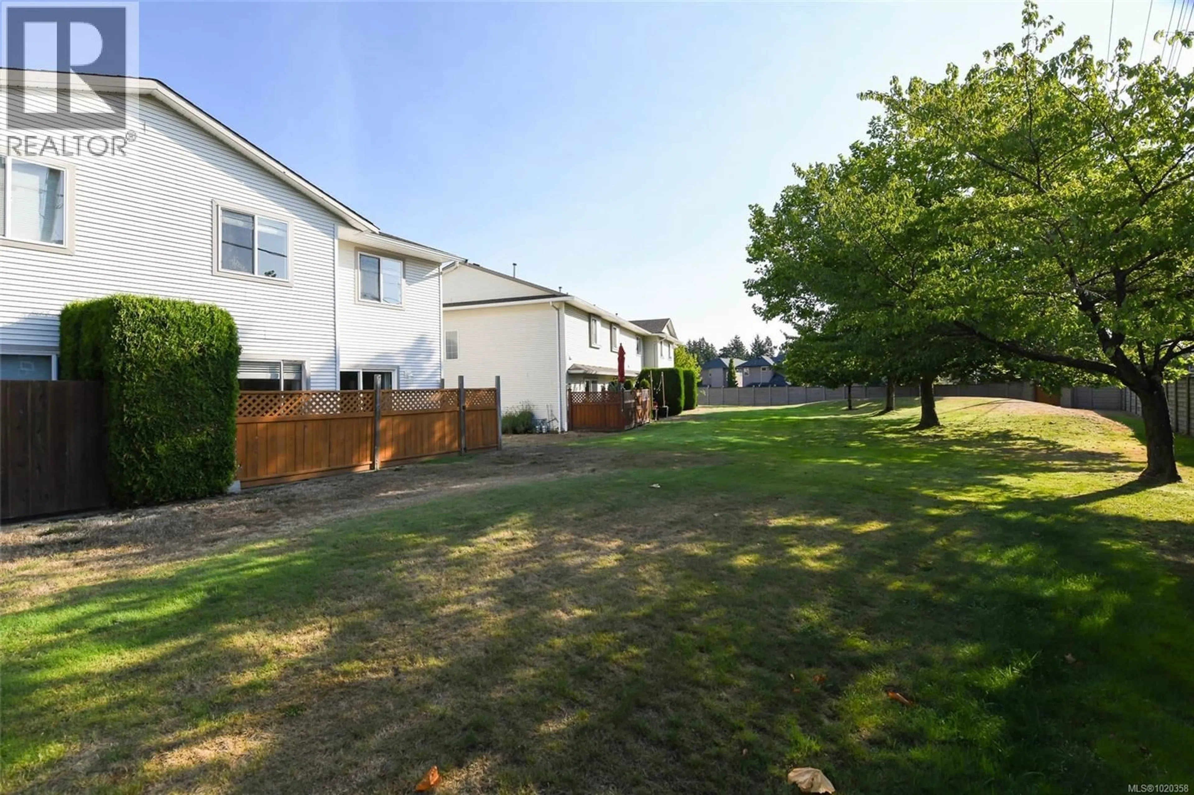 Patio, street for 5 - 717 ASPEN ROAD, Comox British Columbia V9M3X4