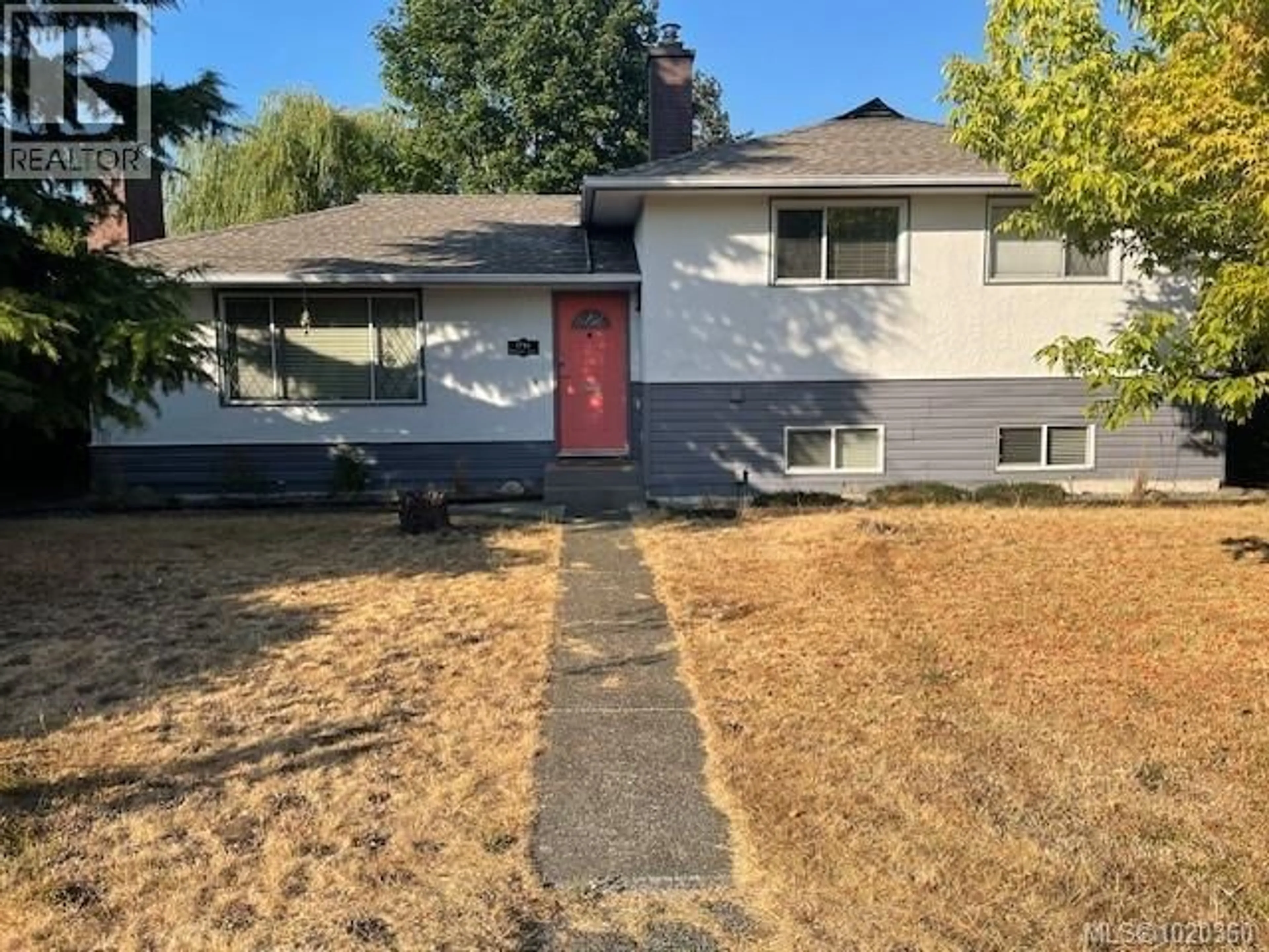 A pic from outside/outdoor area/front of a property/back of a property/a pic from drone, street for 1746 FITZGERALD AVENUE, Courtenay British Columbia V9N2S7