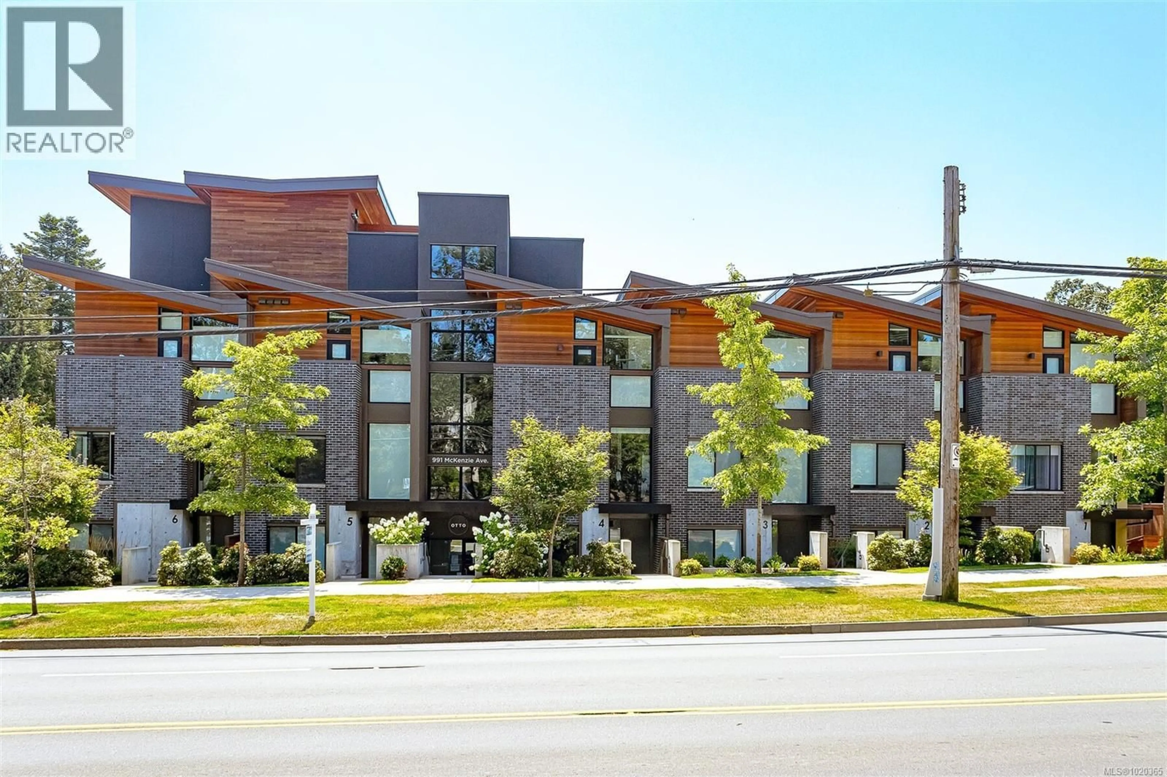 Patio, street for 210 - 991 MCKENZIE AVENUE, Saanich British Columbia V8X3G8