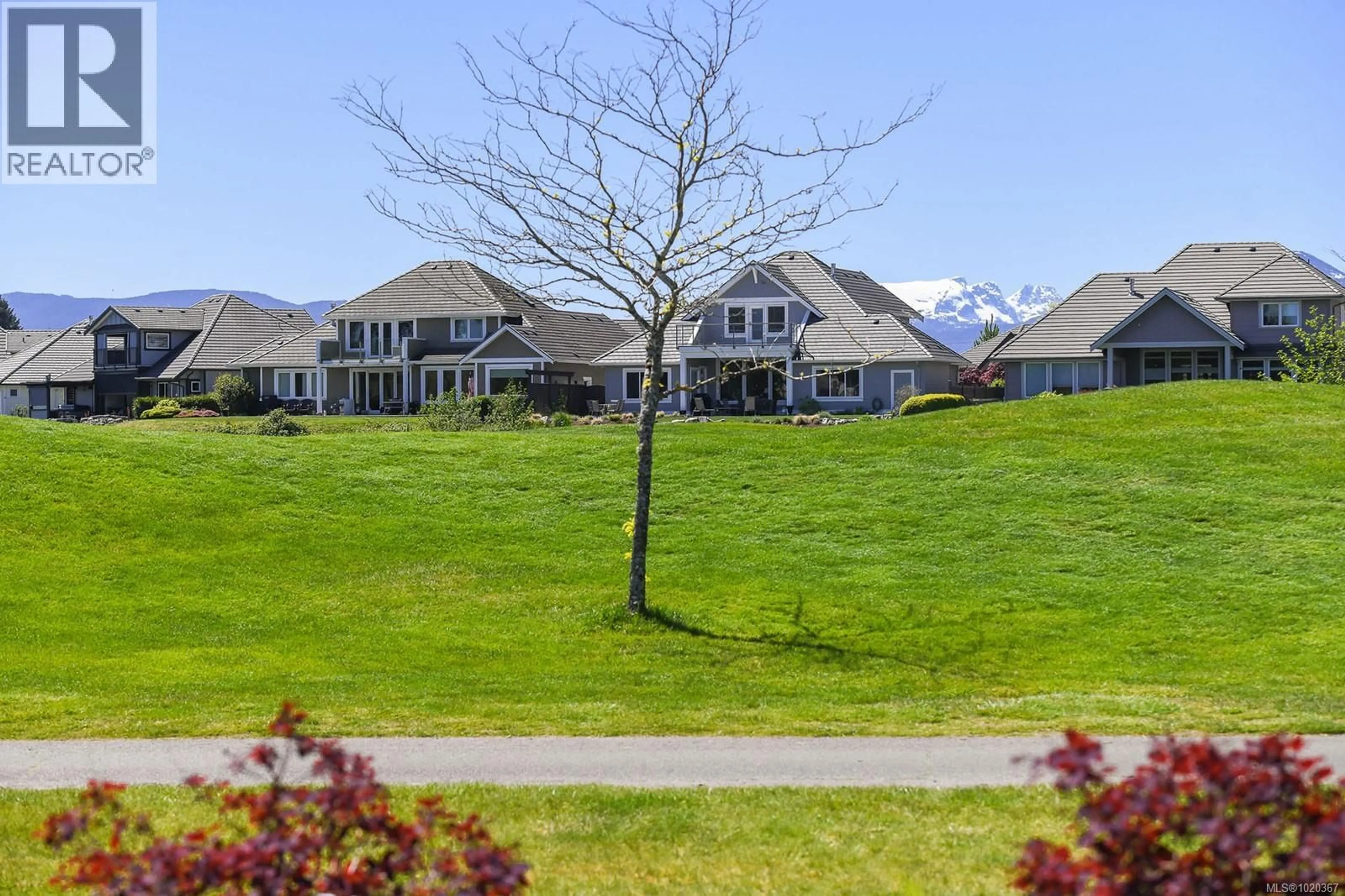 A pic from outside/outdoor area/front of a property/back of a property/a pic from drone, mountain view for 14 - 3100 KENSINGTON CRESCENT, Courtenay British Columbia V9N8Z9