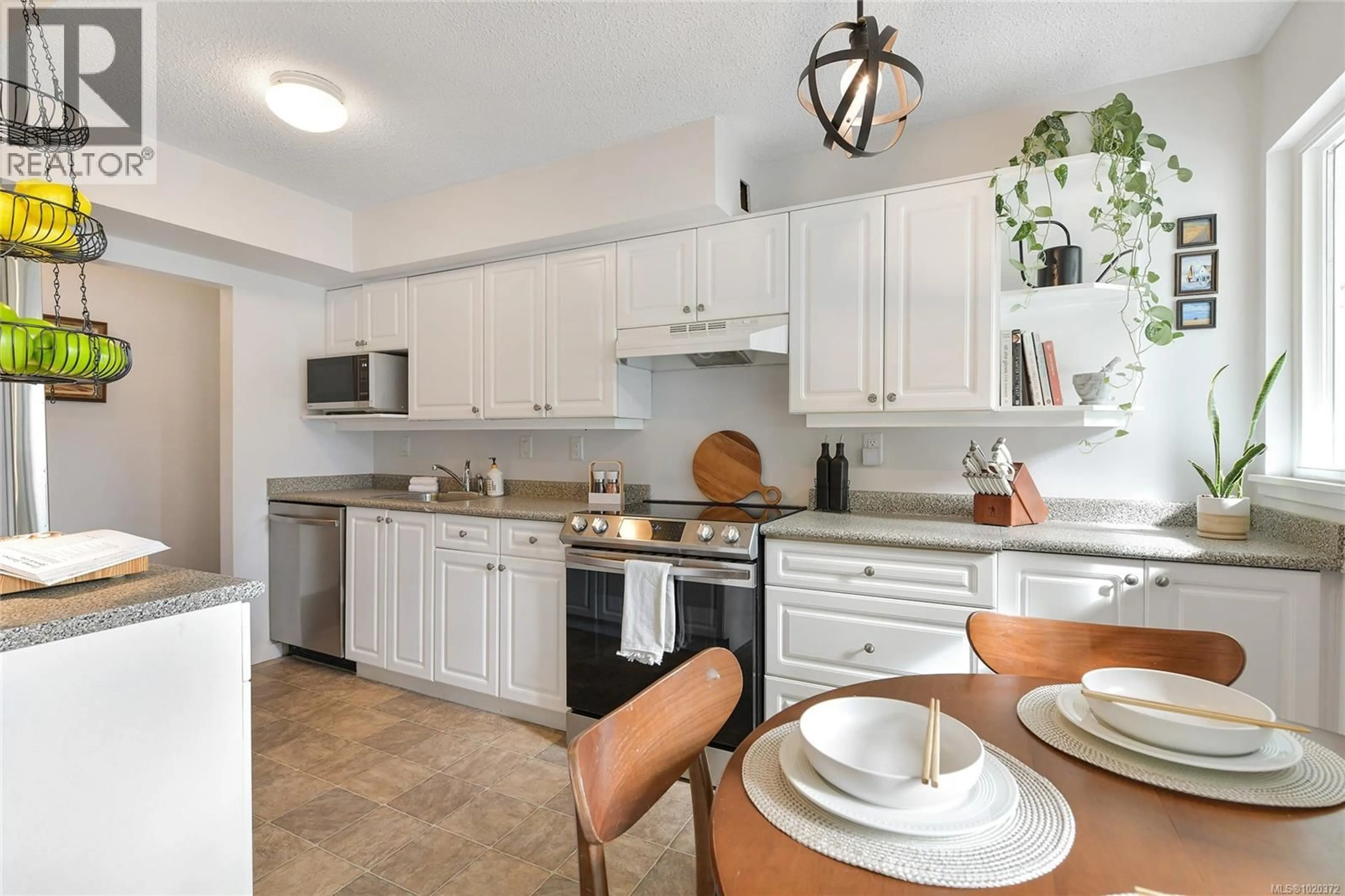 Unknown for 301 - 1366 HILLSIDE AVENUE, Victoria British Columbia V8T2B5