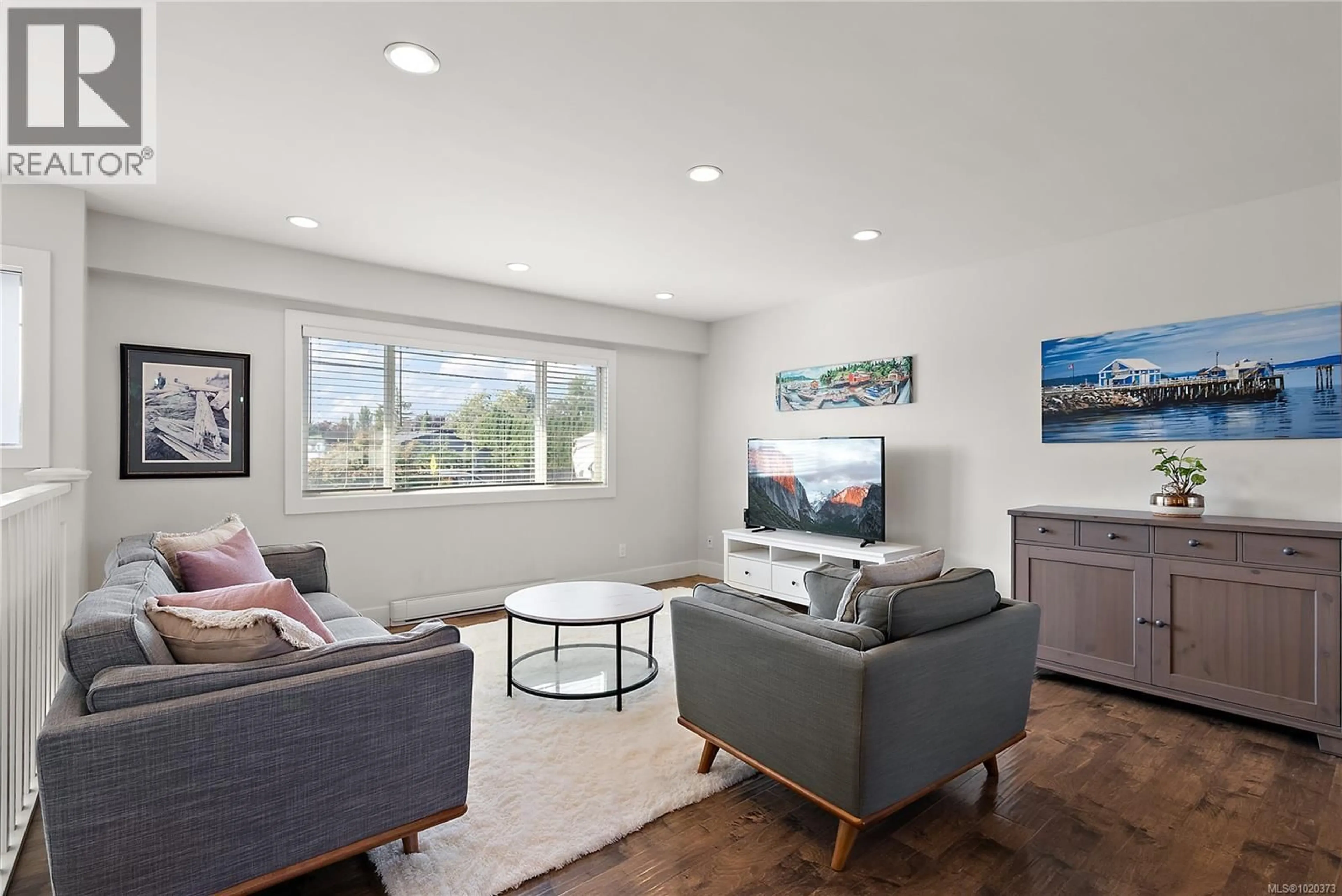 Living room with furniture, unknown for 2178 MILLS ROAD, Sidney British Columbia V8L2C1