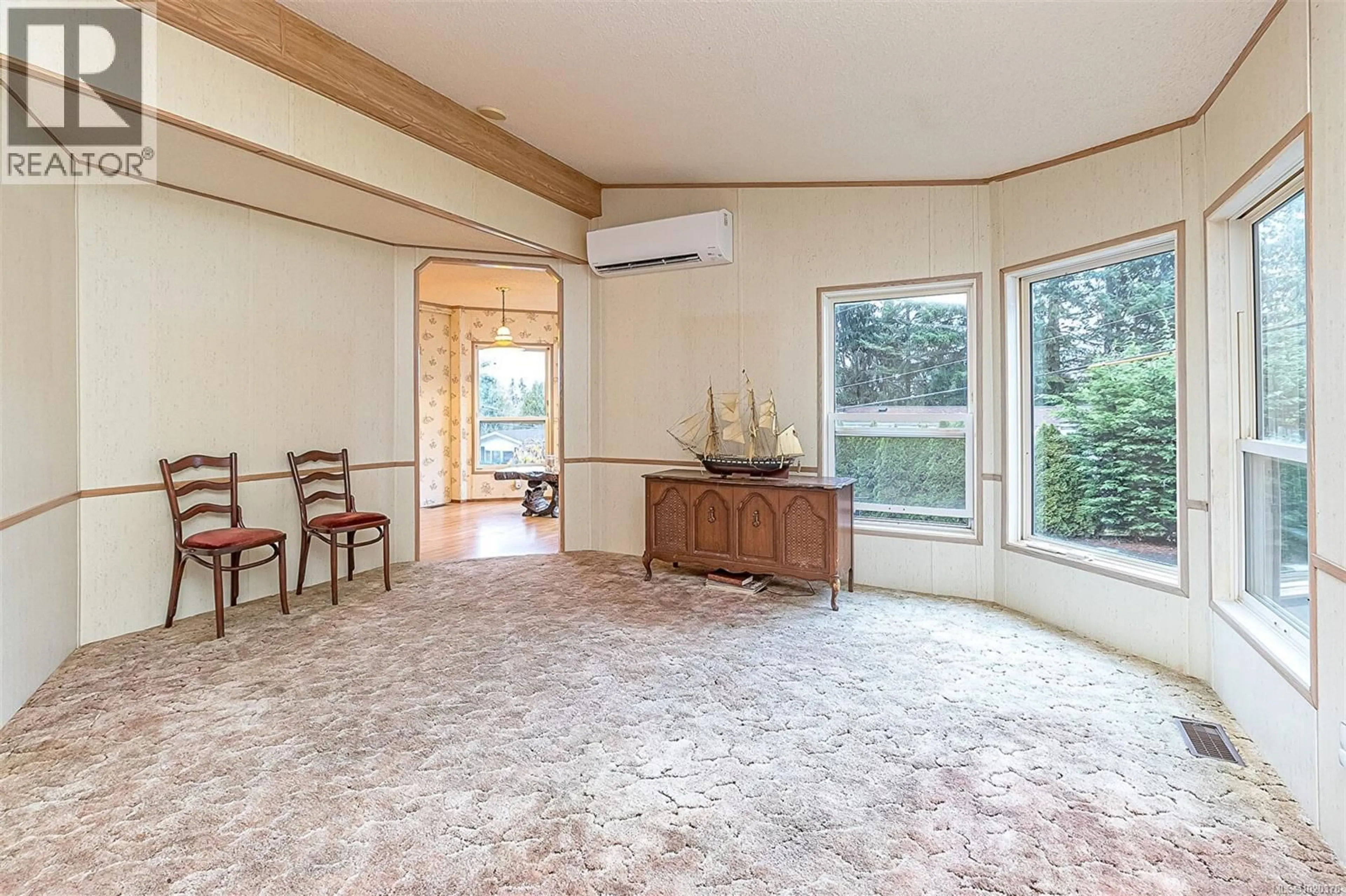 Indoor foyer for 211 - 2779 STAUTW ROAD, Central Saanich British Columbia V8M2C8