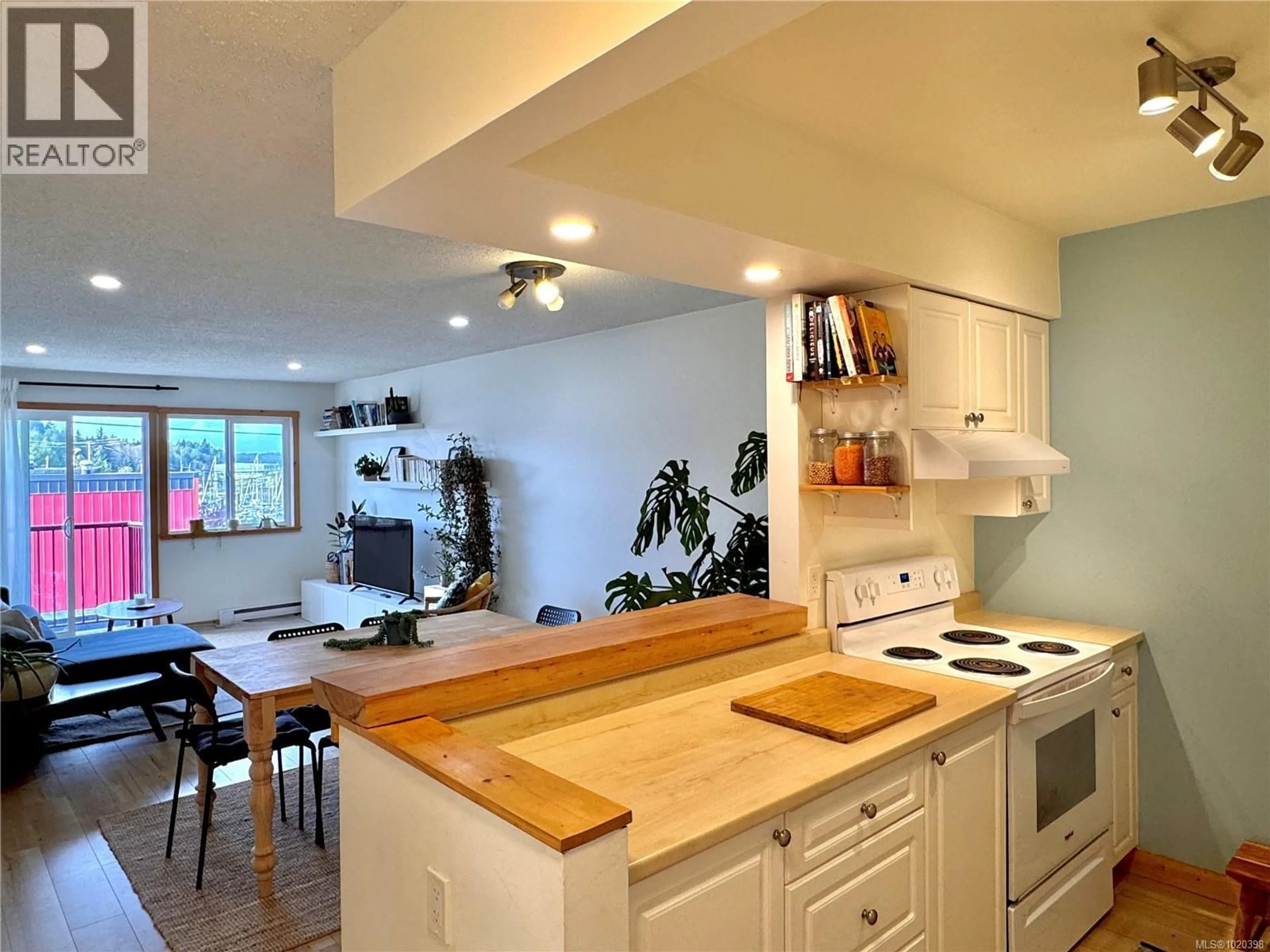Open concept kitchen, unknown for 203 - 250 HEMLOCK STREET, Ucluelet British Columbia V0R3A0