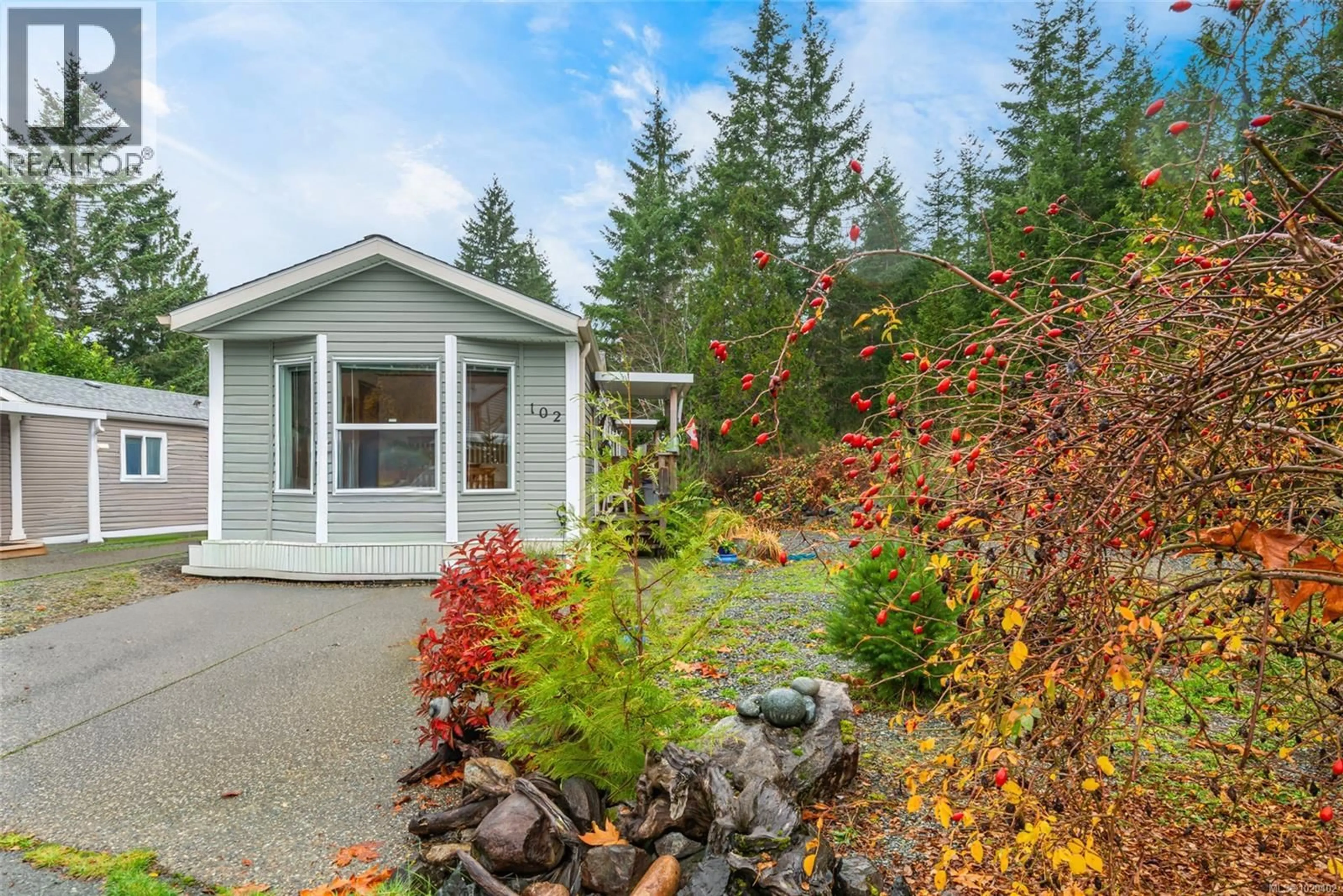 Home with vinyl exterior material, unknown for 102 - 10325 LAKESHORE ROAD, Port Alberni British Columbia V9Y8G9