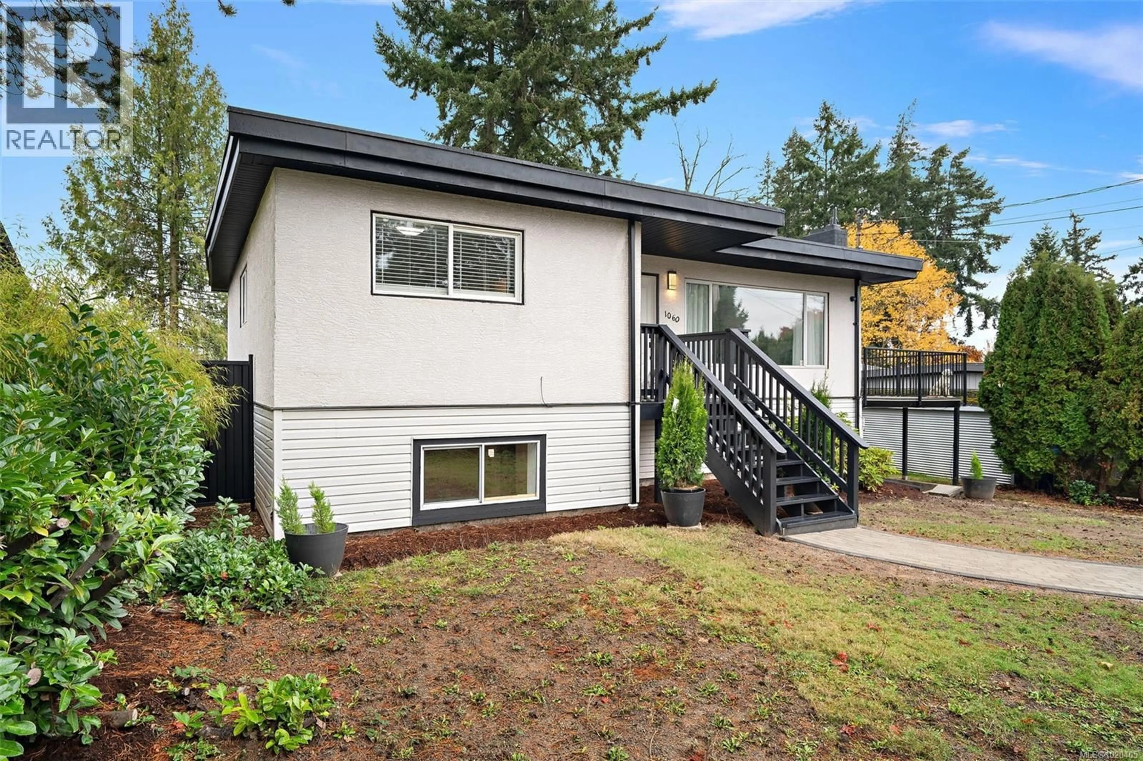 Home with vinyl exterior material, street for 1060 NELSON STREET, Nanaimo British Columbia V9S2K2