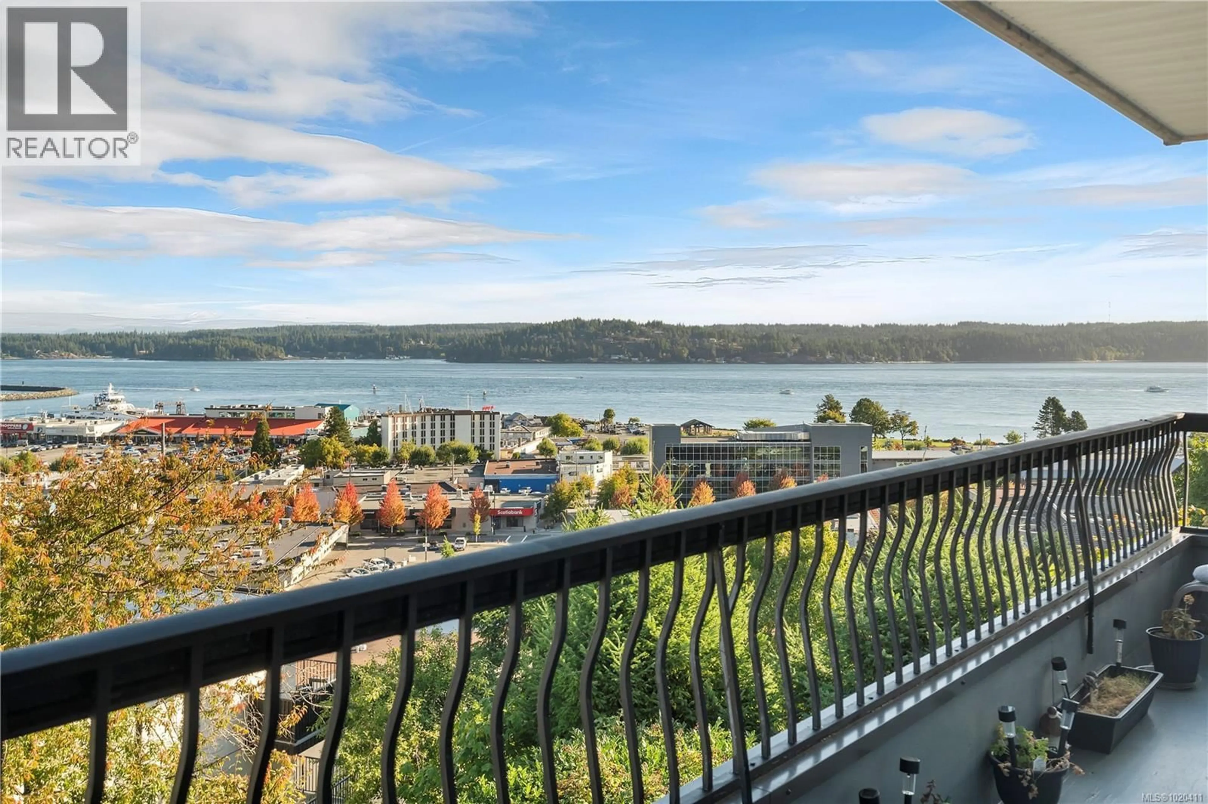 Balcony in the apartment, water/lake/river/ocean view for 204 - 907 CEDAR STREET, Campbell River British Columbia V9W2W1