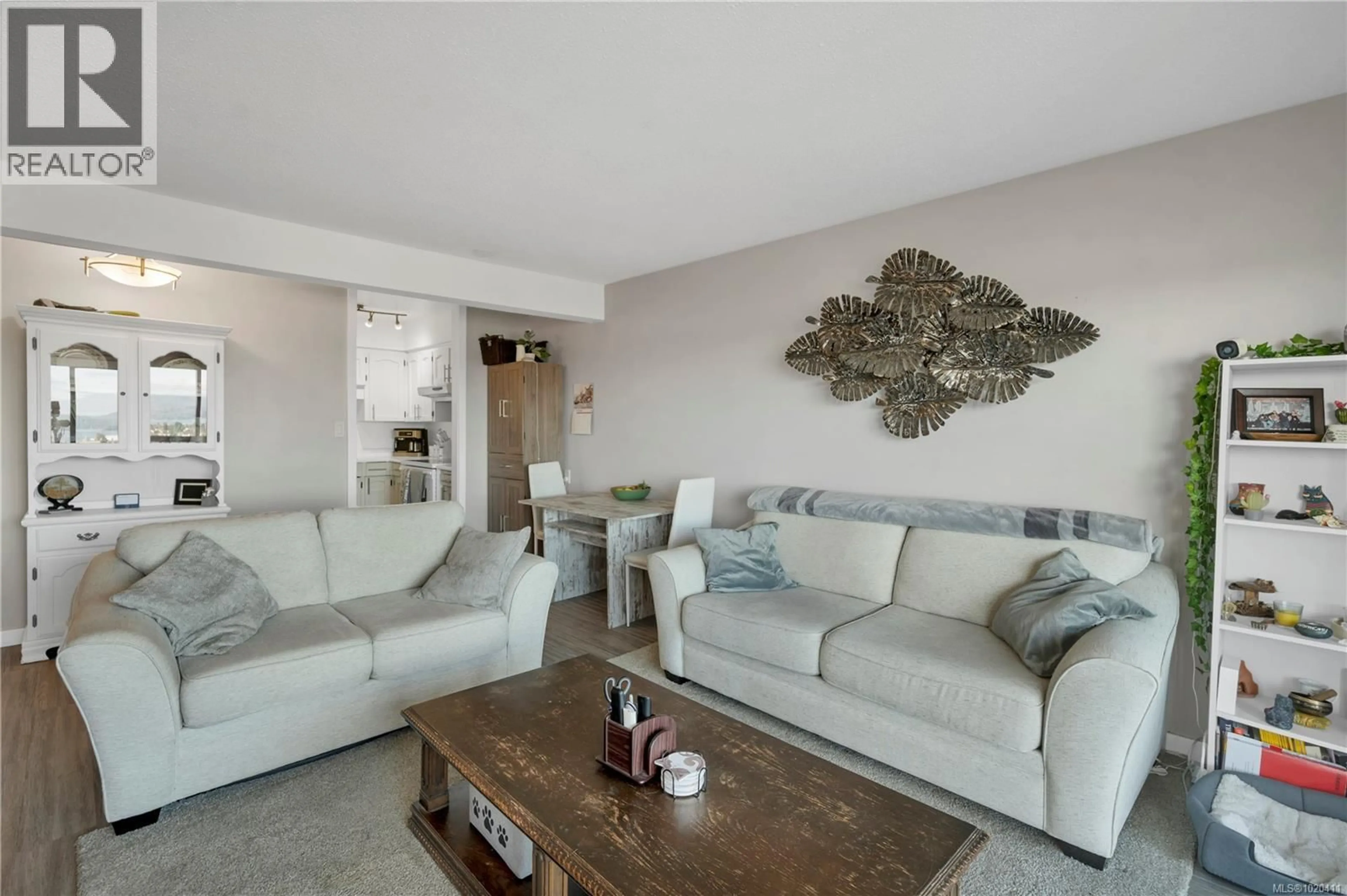 Living room with furniture, unknown for 204 - 907 CEDAR STREET, Campbell River British Columbia V9W2W1