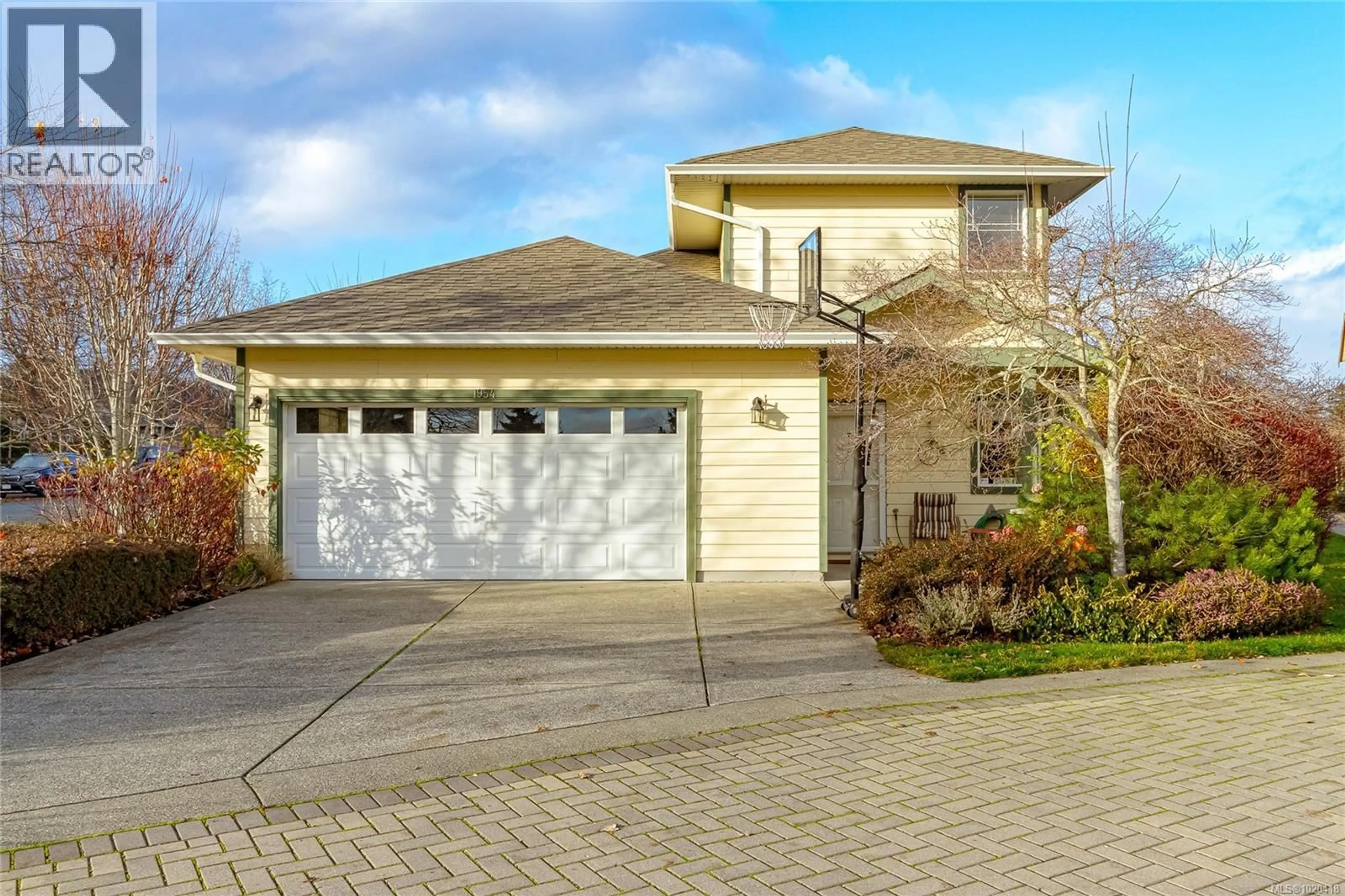 Home with vinyl exterior material, street for 1954 POLO PARK COURT, Central Saanich British Columbia V8M2K1