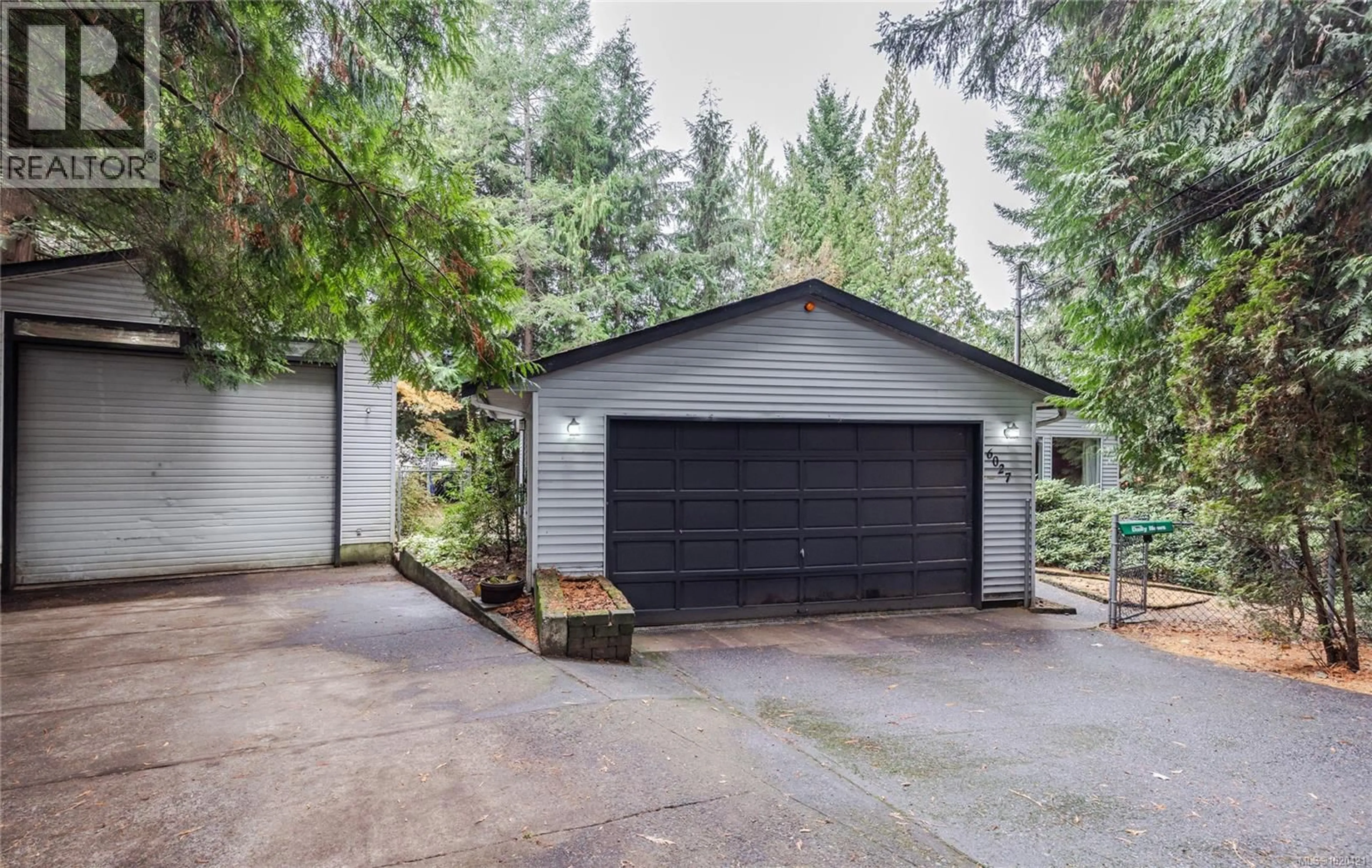 Indoor garage for 6027 MARIE PLACE, Nanaimo British Columbia V9T5N6