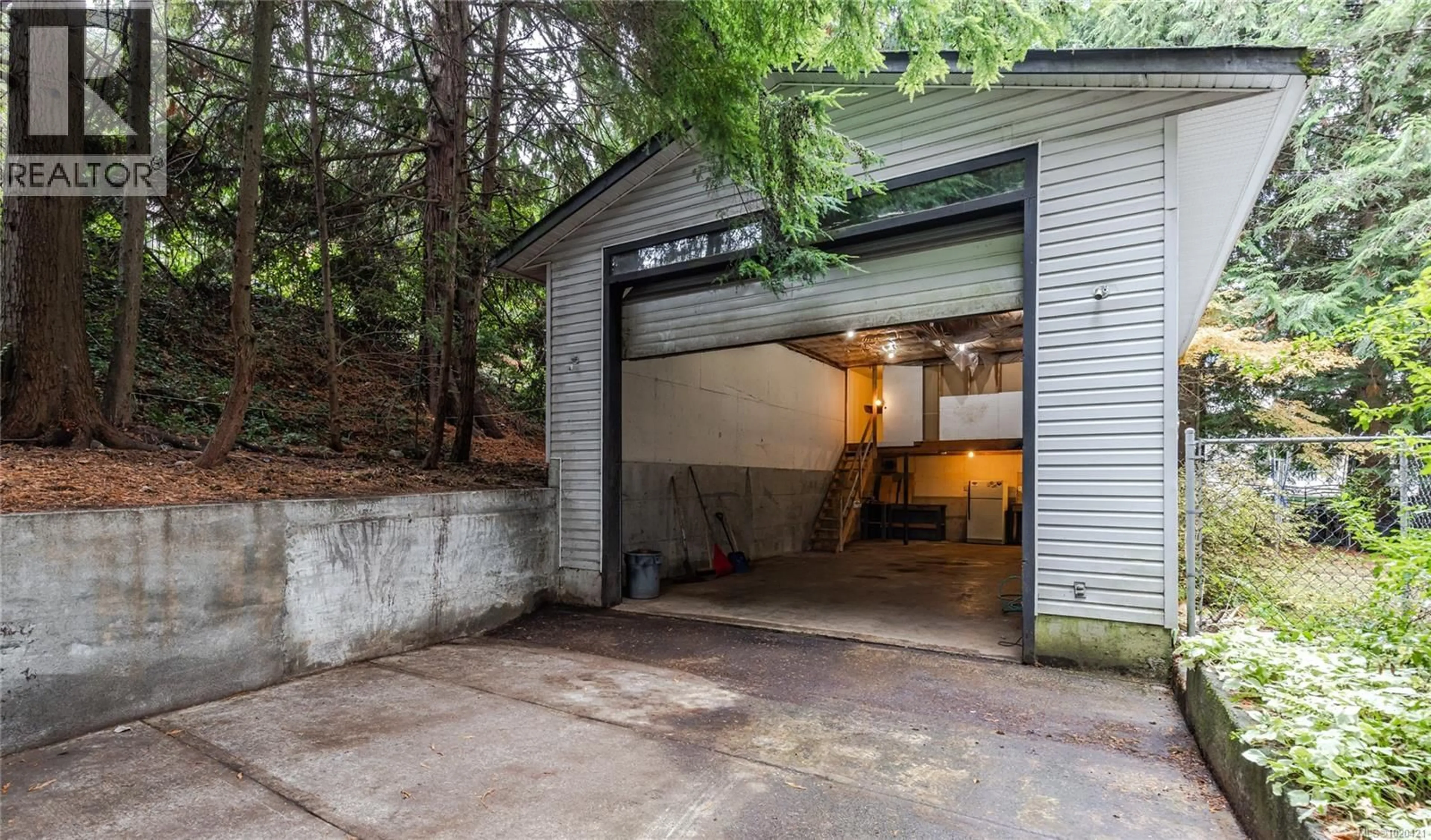 Indoor garage for 6027 MARIE PLACE, Nanaimo British Columbia V9T5N6