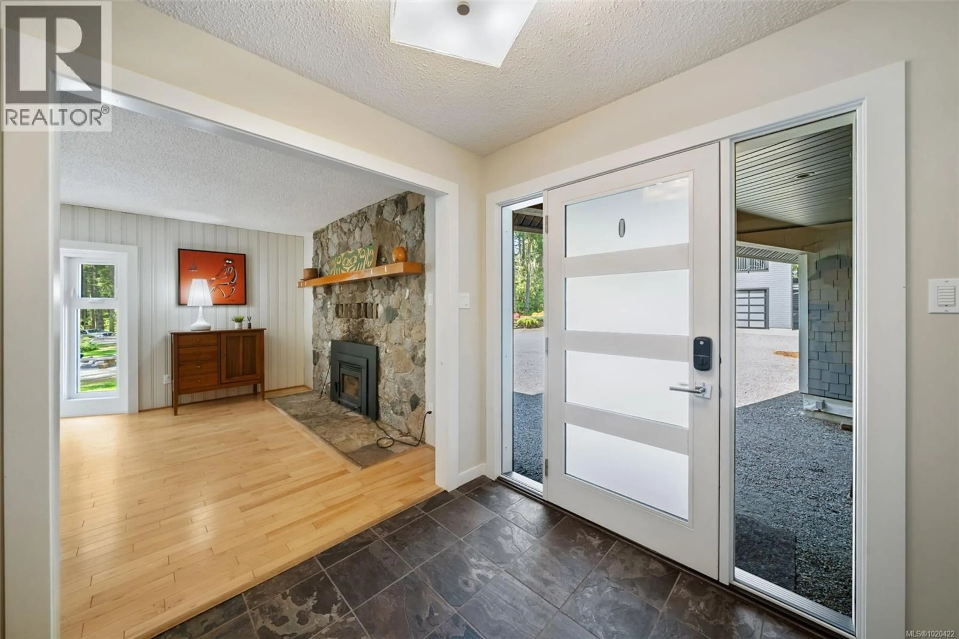Indoor entryway for 3281 MCGUIRE WAY, Nanaimo British Columbia V9G1C4
