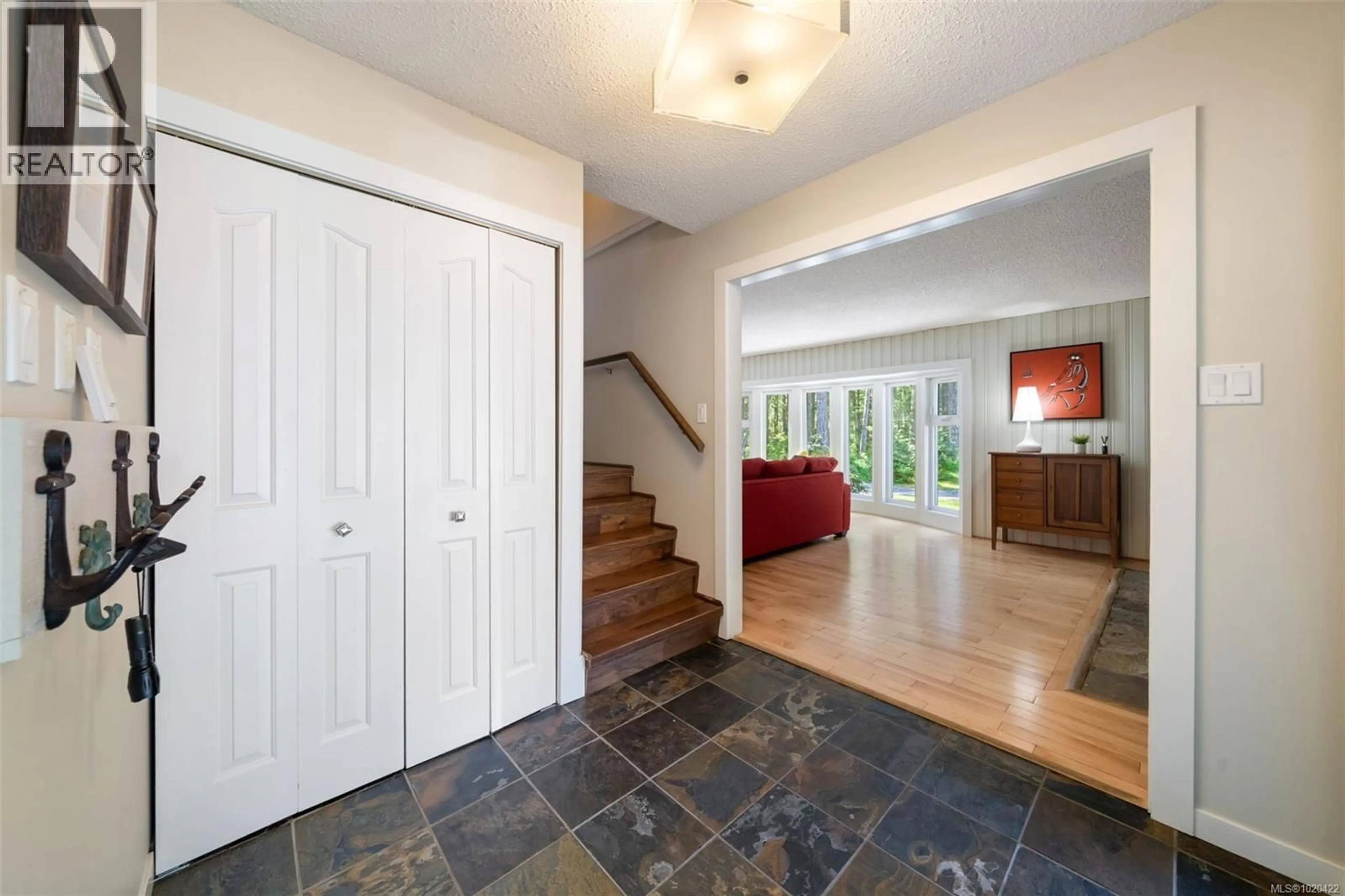 Indoor entryway for 3281 MCGUIRE WAY, Nanaimo British Columbia V9G1C4