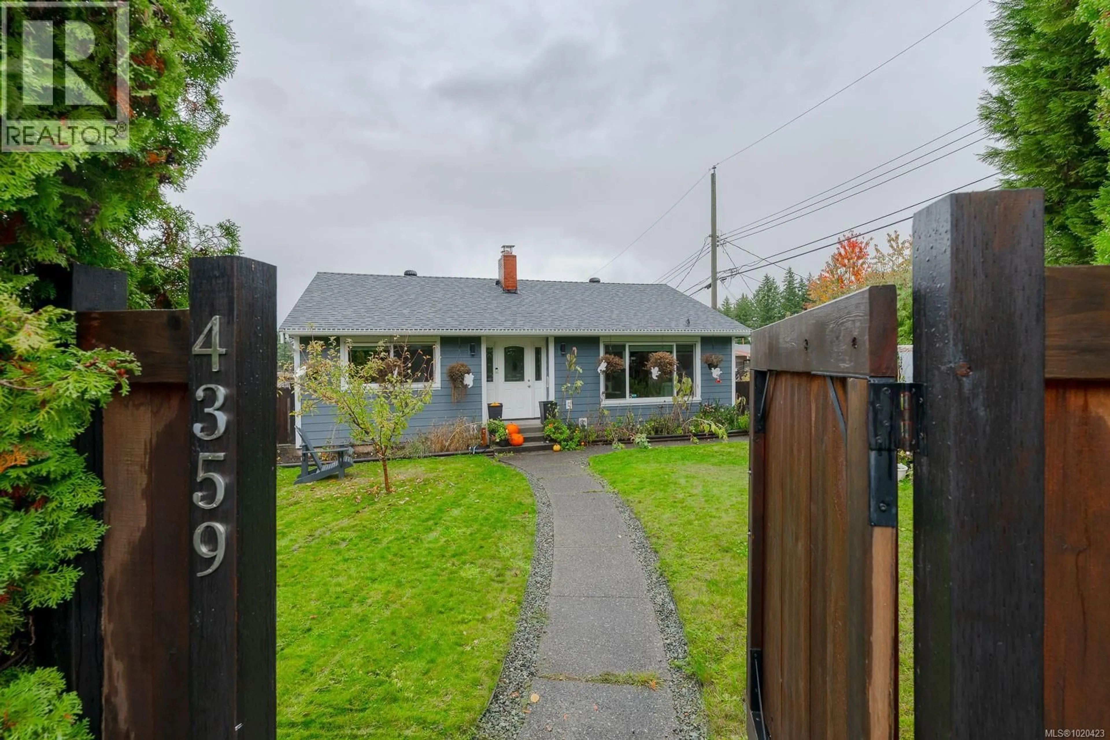 A pic from outside/outdoor area/front of a property/back of a property/a pic from drone, street for 4359 NORTH CRESCENT, Port Alberni British Columbia V9Y3C1