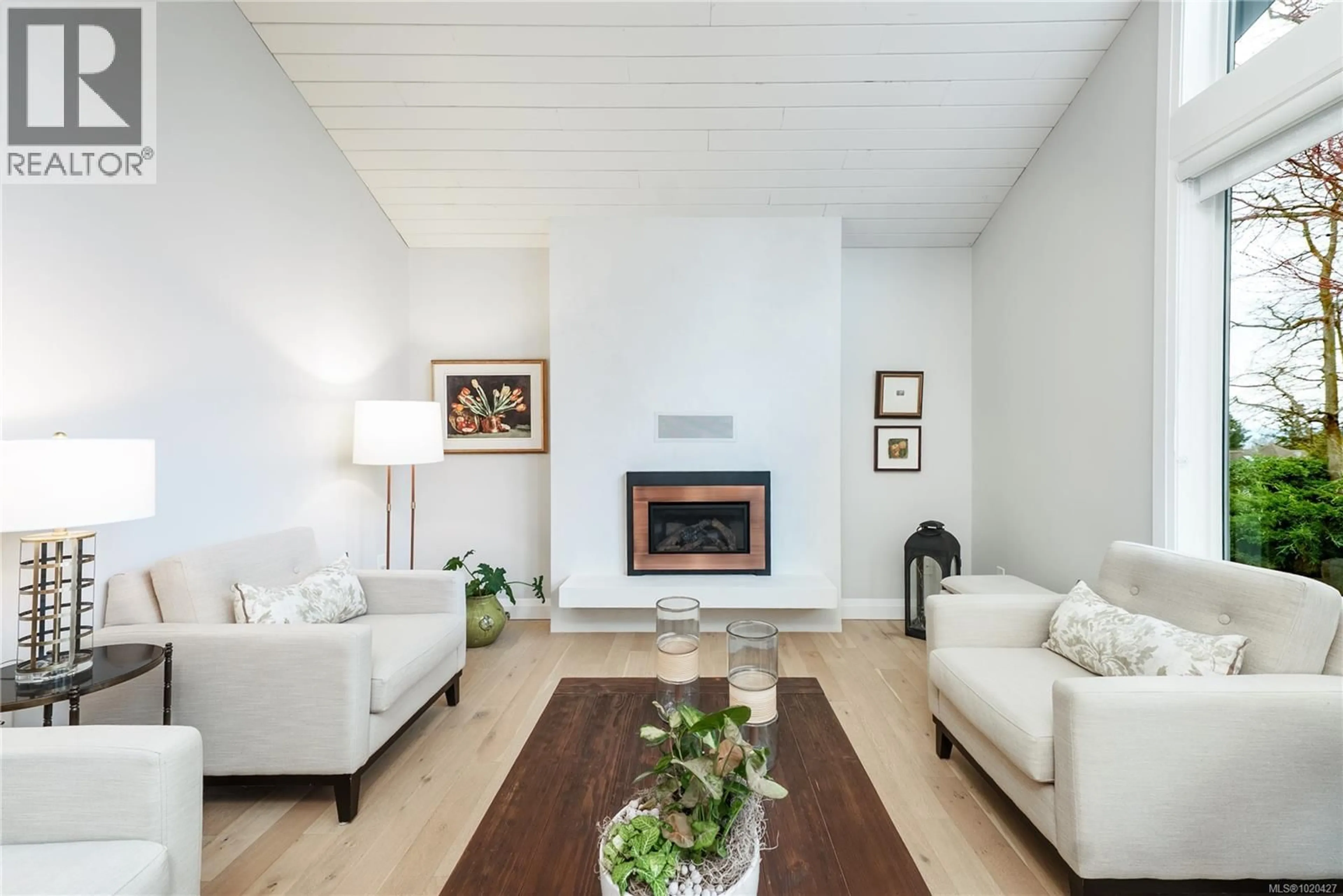 Living room with furniture, unknown for 2780 ARBUTUS ROAD, Saanich British Columbia V8N5X4