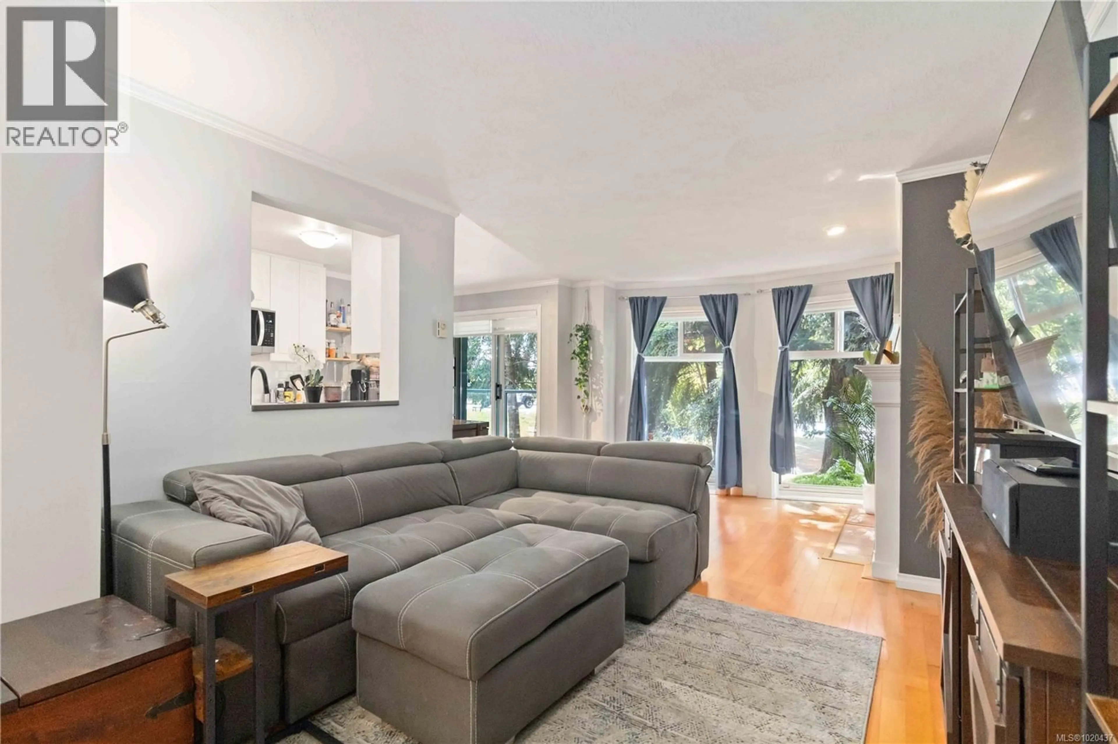 Living room with furniture, unknown for 206 - 898 VERNON AVENUE, Saanich British Columbia V8X2W6