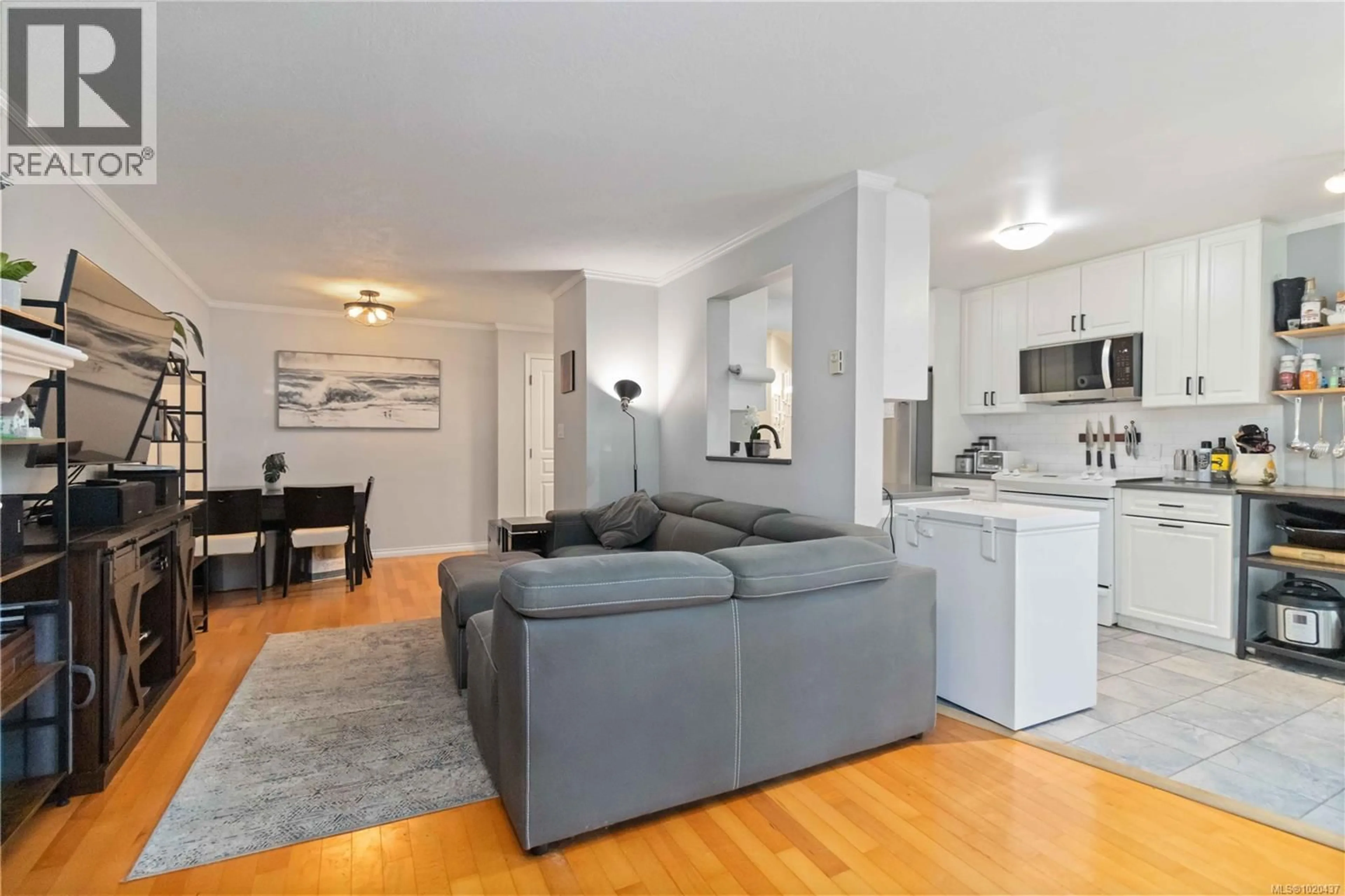 Living room with furniture, unknown for 206 - 898 VERNON AVENUE, Saanich British Columbia V8X2W6