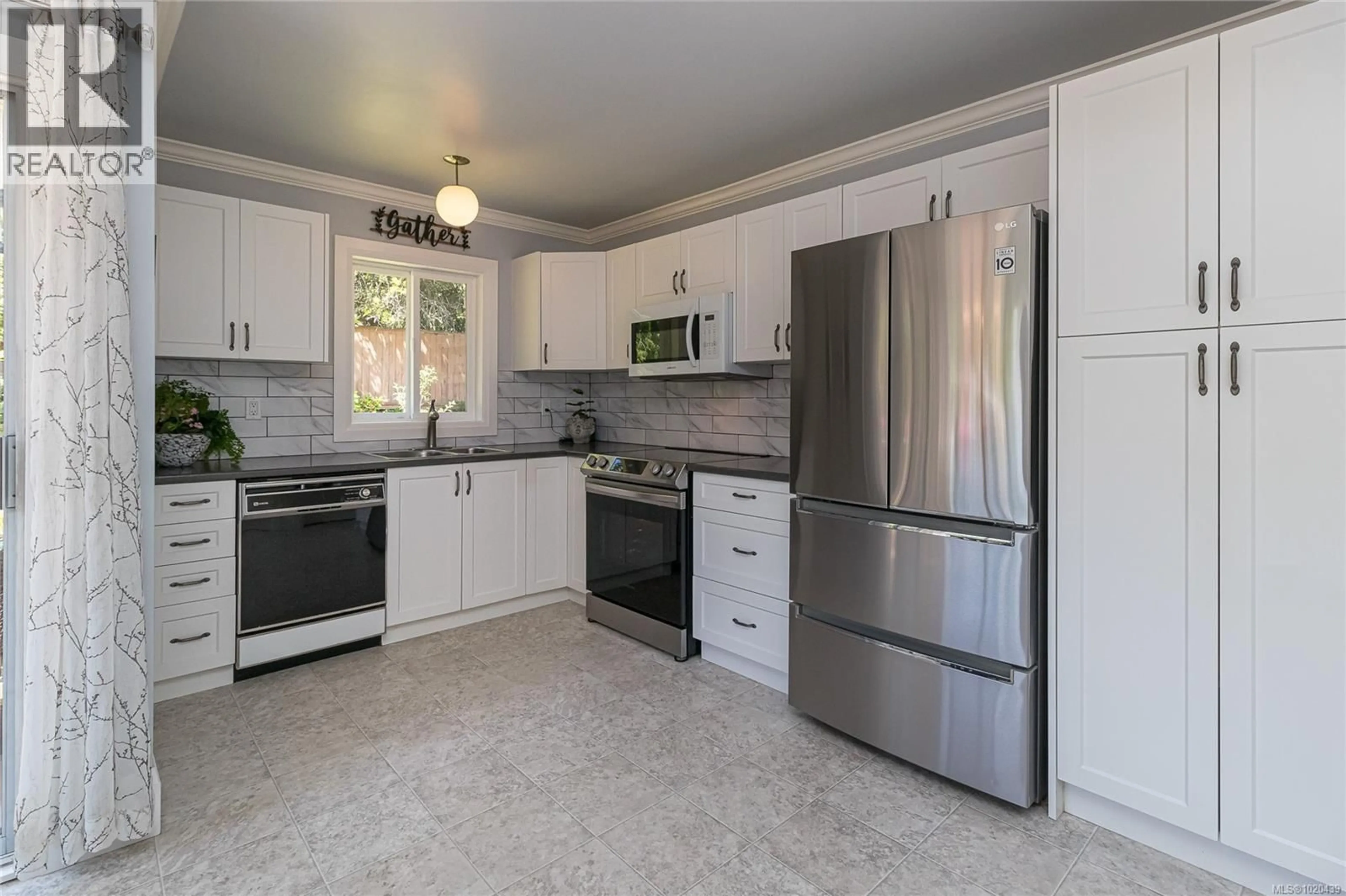 Standard kitchen, ceramic/tile floor for 932 TATTERSALL DRIVE, Saanich British Columbia V8X2W9
