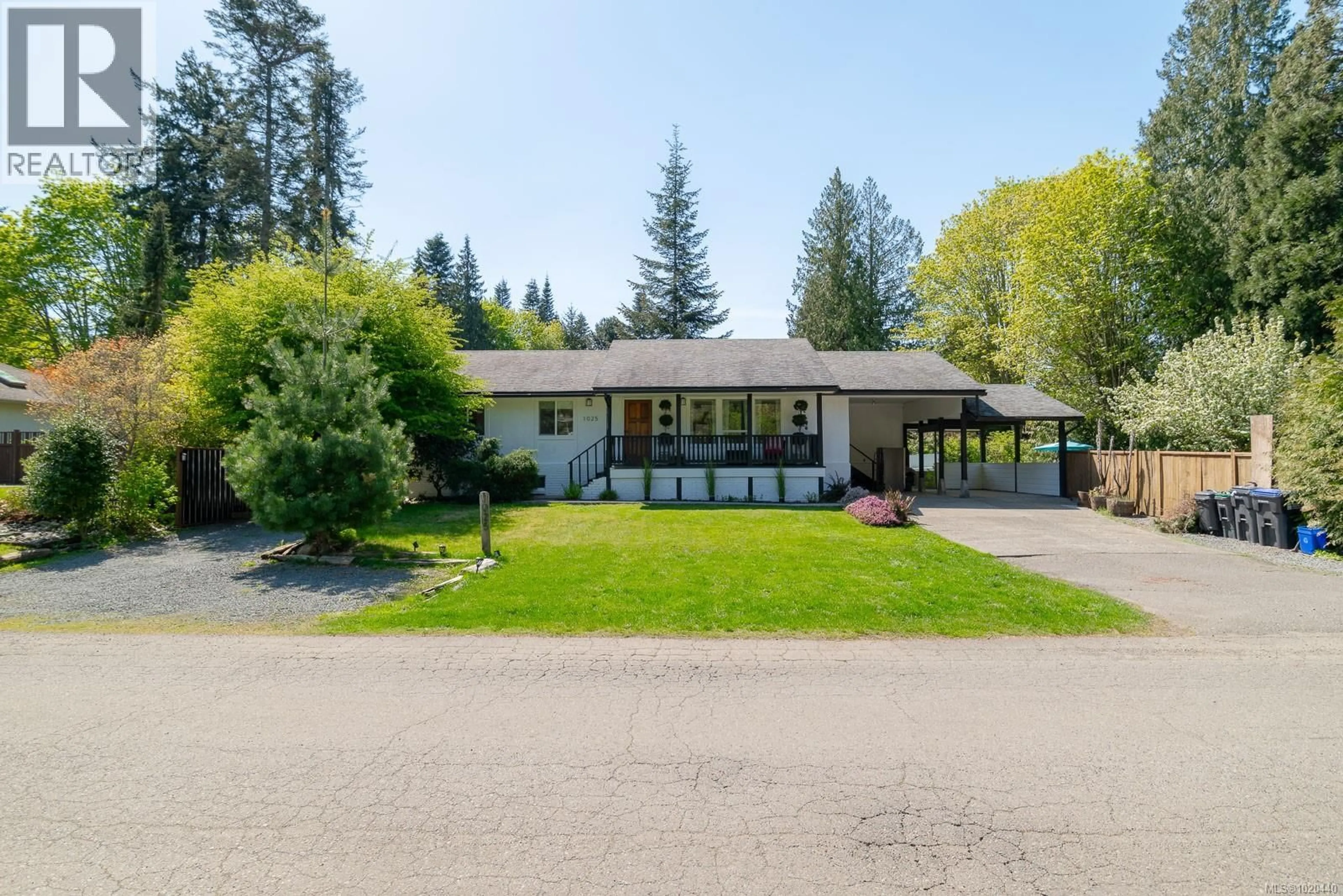 A pic from outside/outdoor area/front of a property/back of a property/a pic from drone, street for 1025 MAPLE LANE DRIVE, Parksville British Columbia V9P1T3