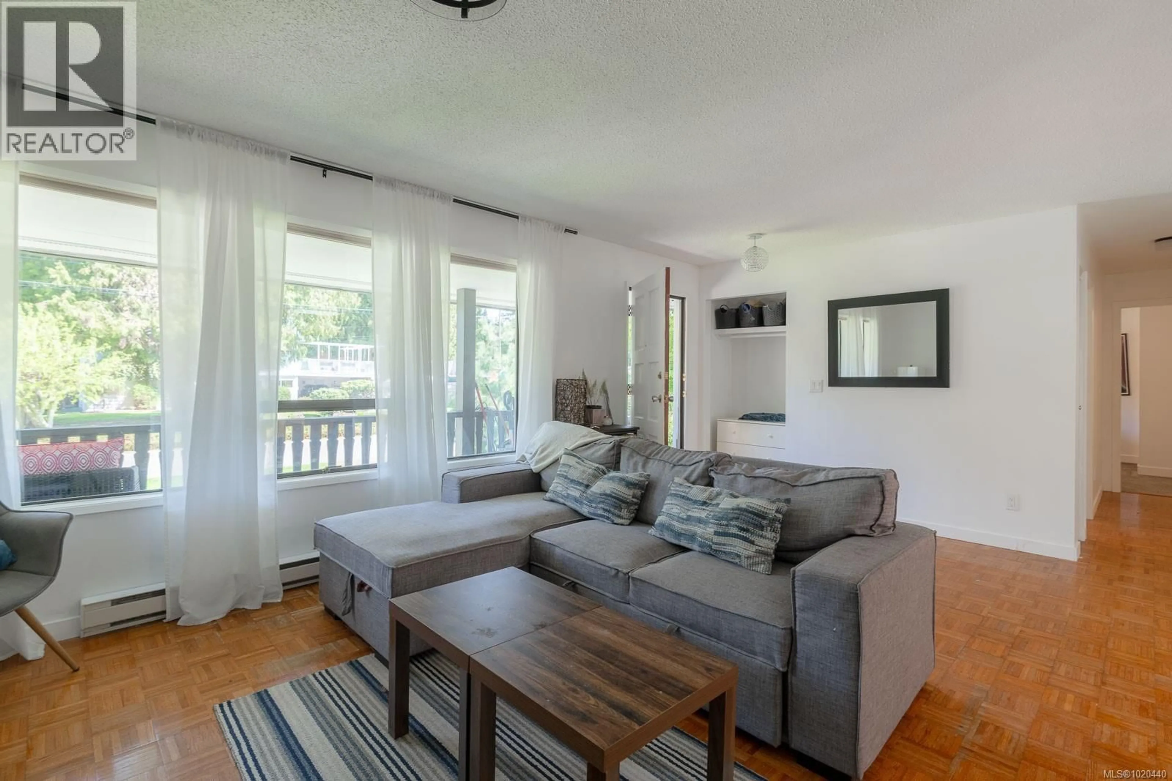 Living room with furniture, wood/laminate floor for 1025 MAPLE LANE DRIVE, Parksville British Columbia V9P1T3