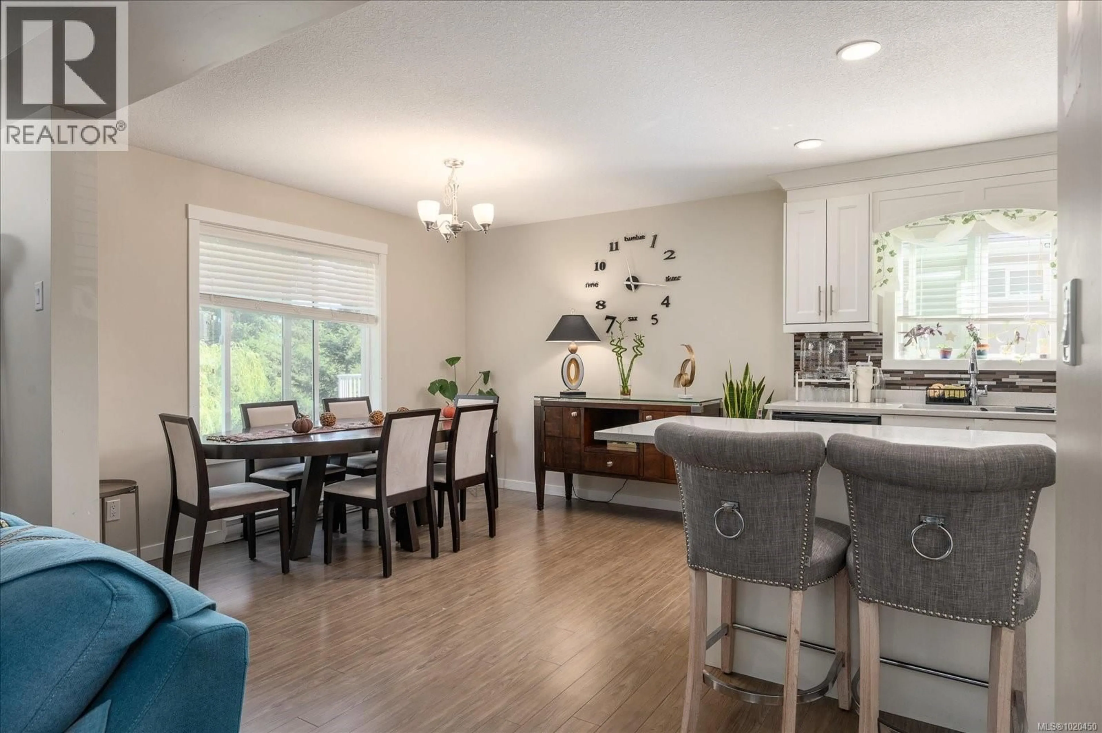 Open concept kitchen, wood/laminate floor for 554 ARMISHAW ROAD, Nanaimo British Columbia V9R0G4