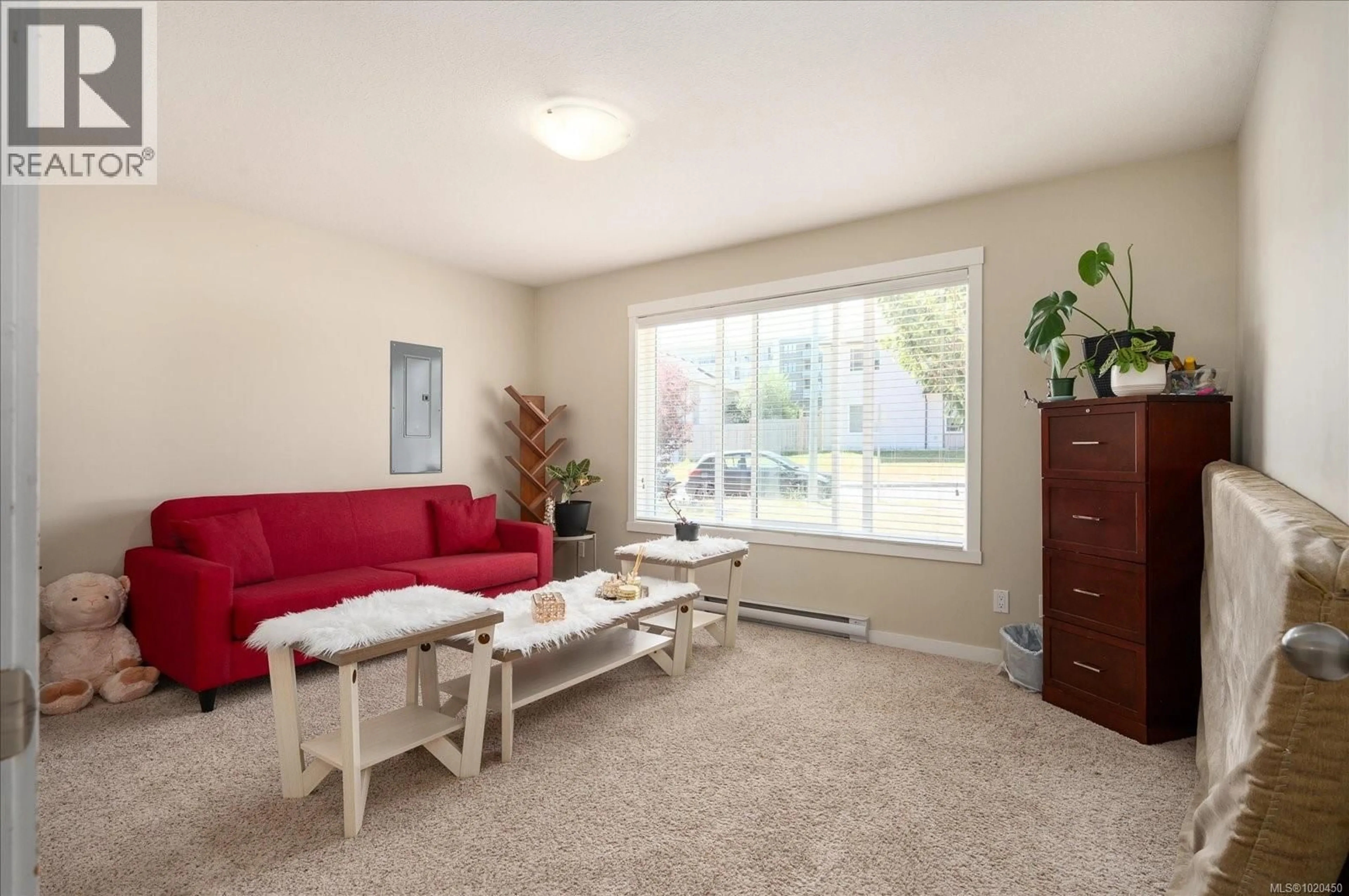 Living room with furniture, unknown for 554 ARMISHAW ROAD, Nanaimo British Columbia V9R0G4