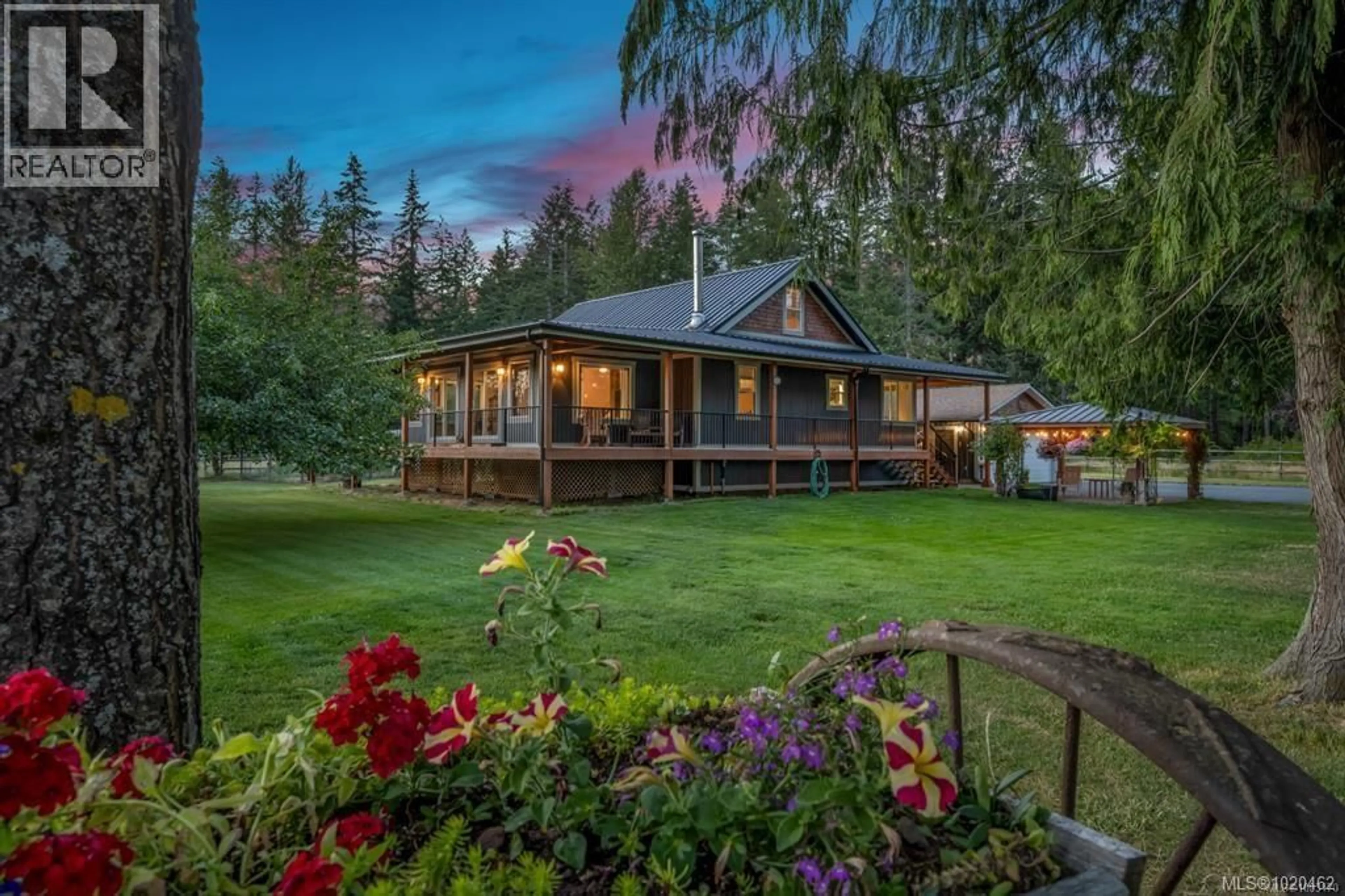 A pic from outside/outdoor area/front of a property/back of a property/a pic from drone, unknown for 6392 ISLAND HIGHWAY NORTH, Courtenay British Columbia V9J1T7