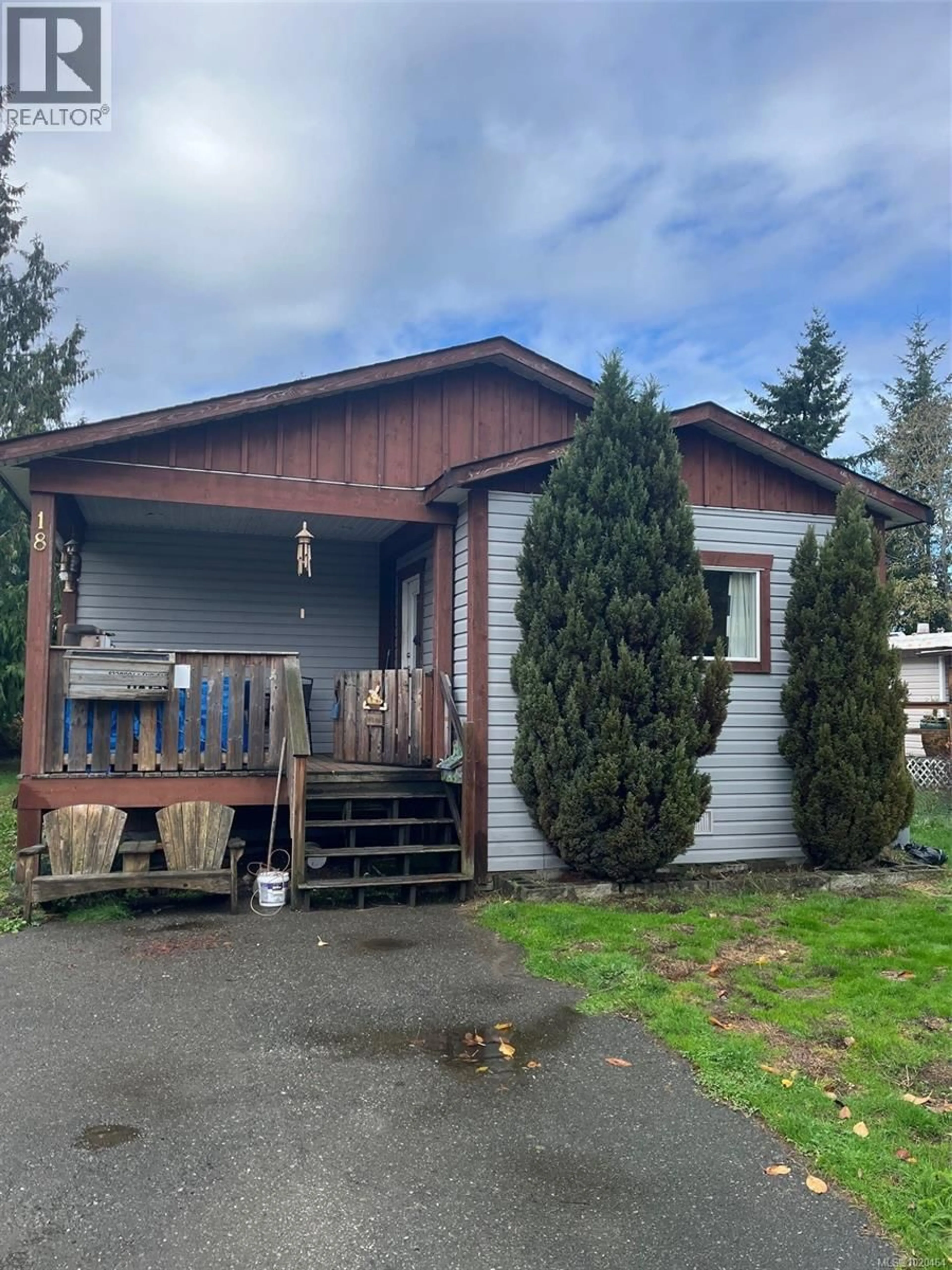 Home with vinyl exterior material, street for 18 - 3216 BACK ROAD, Comox British Columbia V9M4E2