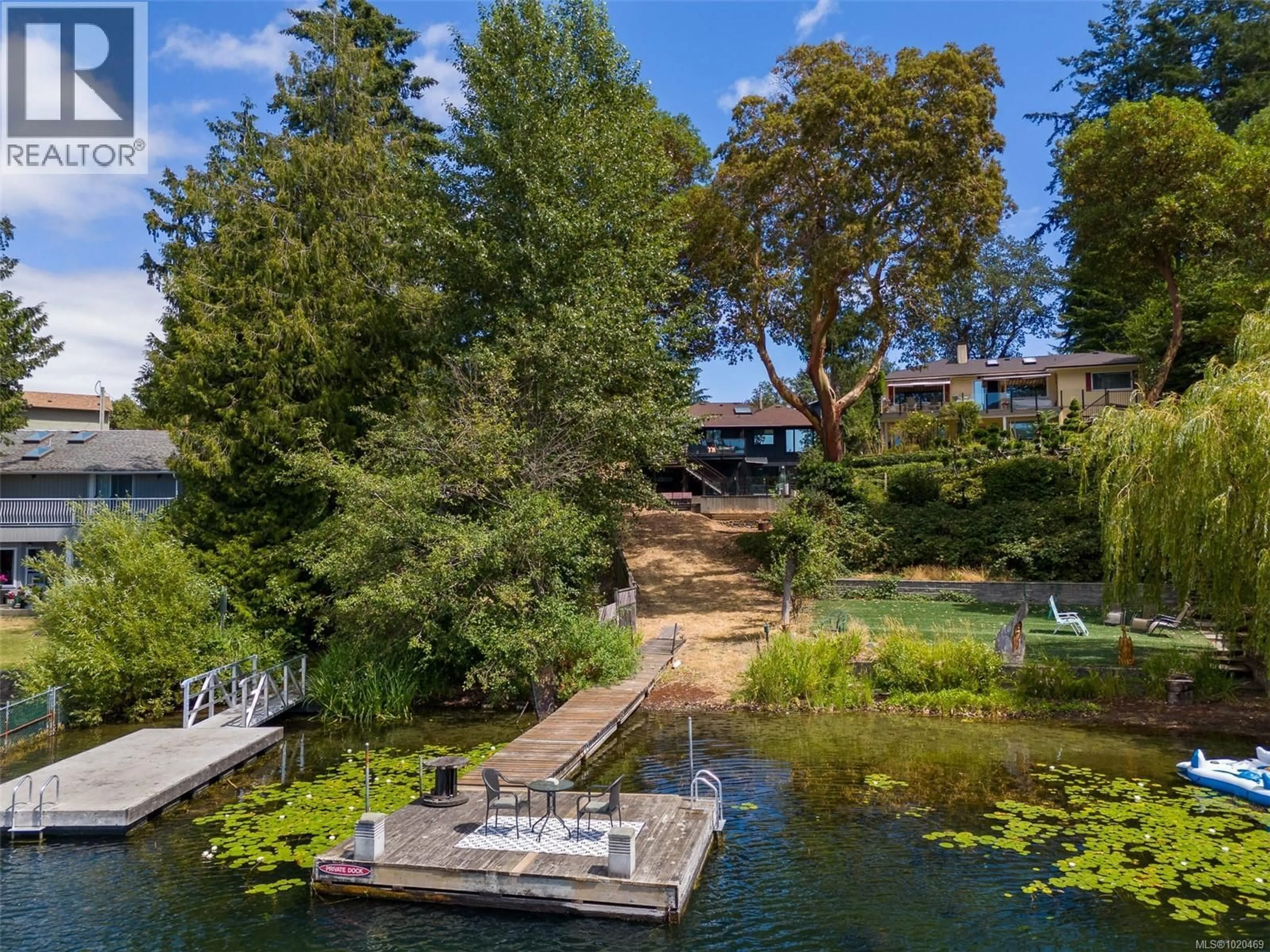 A pic from outside/outdoor area/front of a property/back of a property/a pic from drone, water/lake/river/ocean view for 2880 LEIGH ROAD, Langford British Columbia V9B4G3