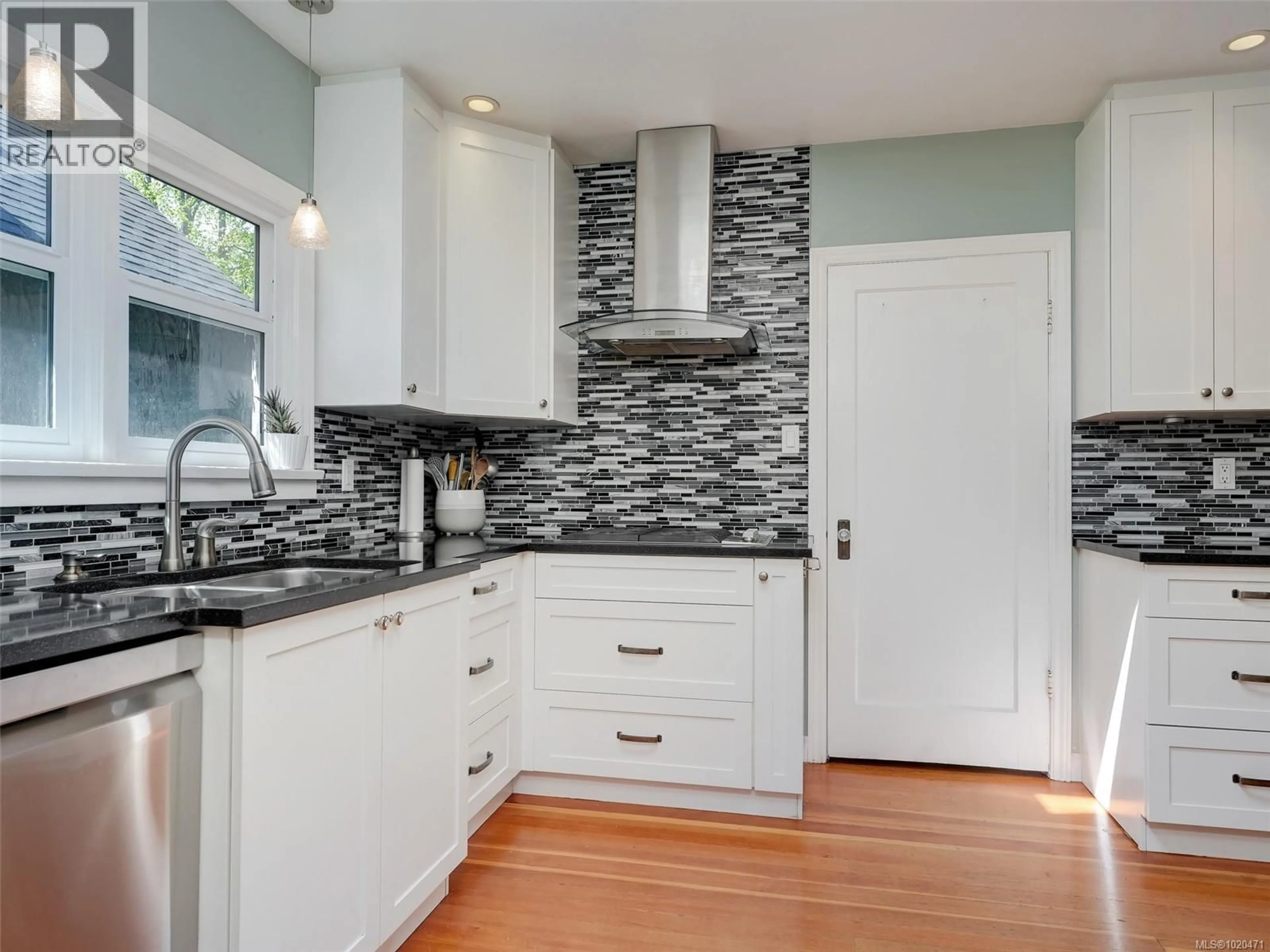 Contemporary kitchen, ceramic/tile floor for 1650 HAMPSHIRE ROAD, Oak Bay British Columbia V8R5T5