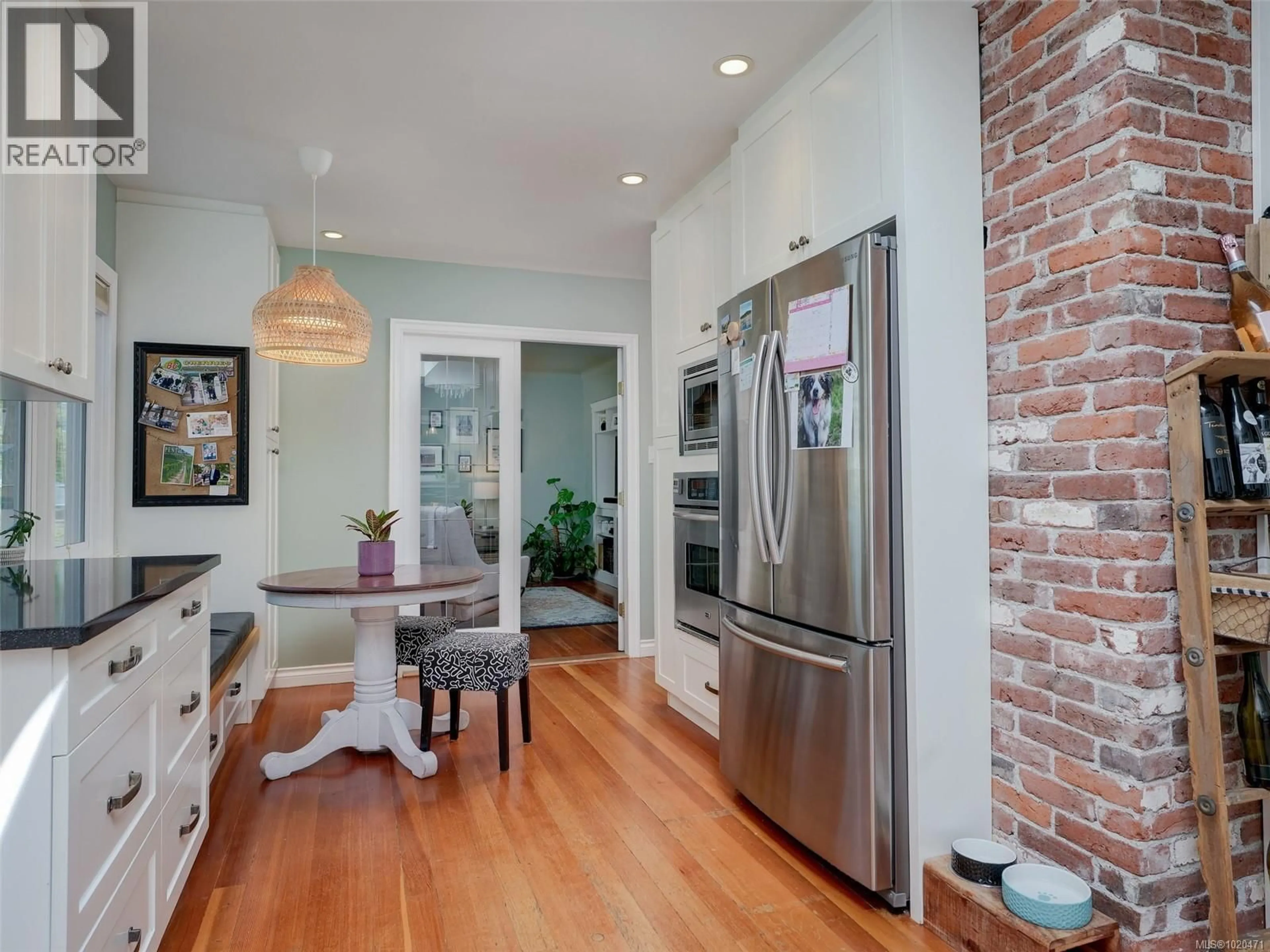 Open concept kitchen, ceramic/tile floor for 1650 HAMPSHIRE ROAD, Oak Bay British Columbia V8R5T5