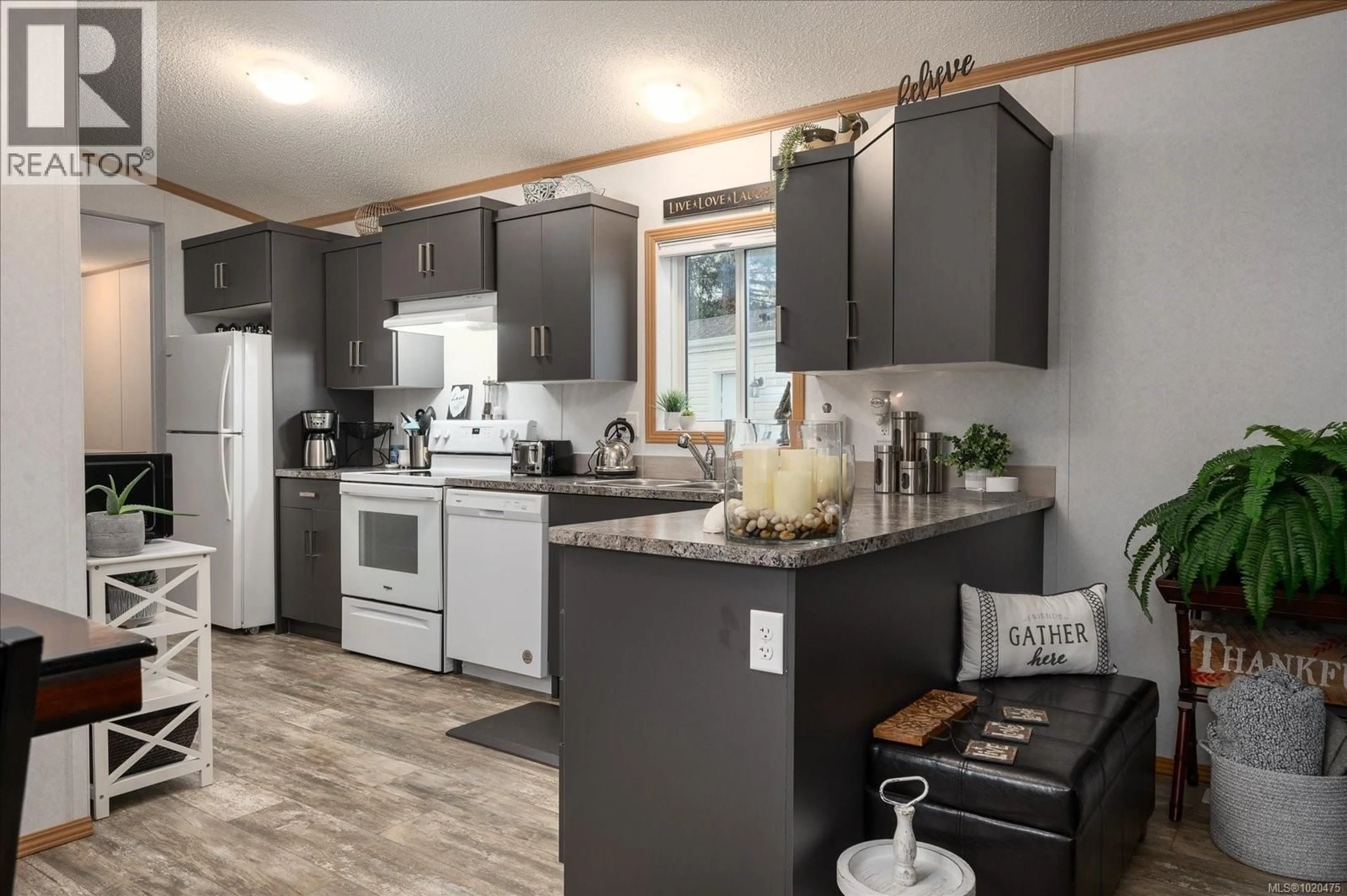Open concept kitchen, wood/laminate floor for 11 - 6820 PARKLANDS PLACE, Lantzville British Columbia V0R2H0