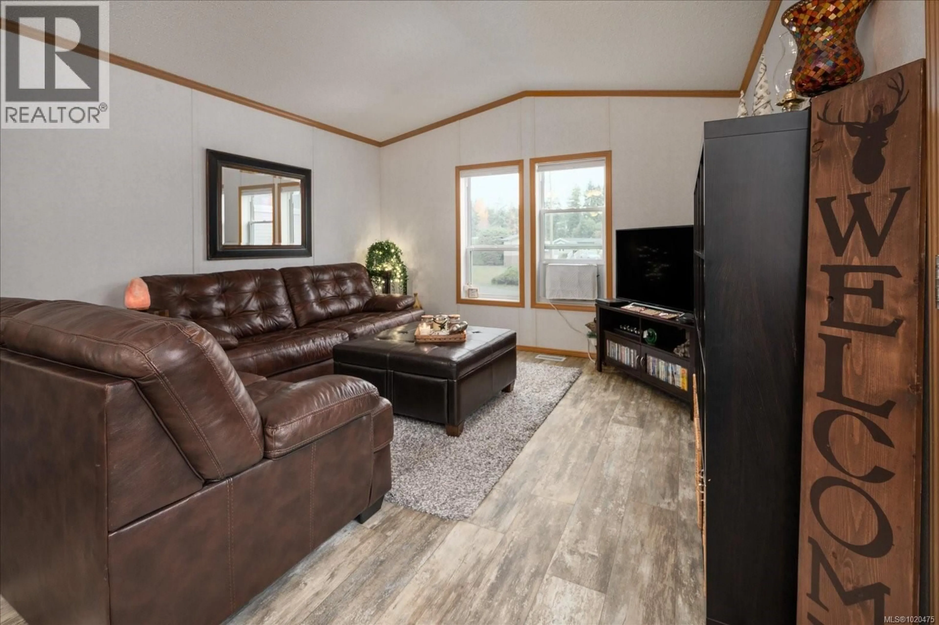 Living room with furniture, wood/laminate floor for 11 - 6820 PARKLANDS PLACE, Lantzville British Columbia V0R2H0