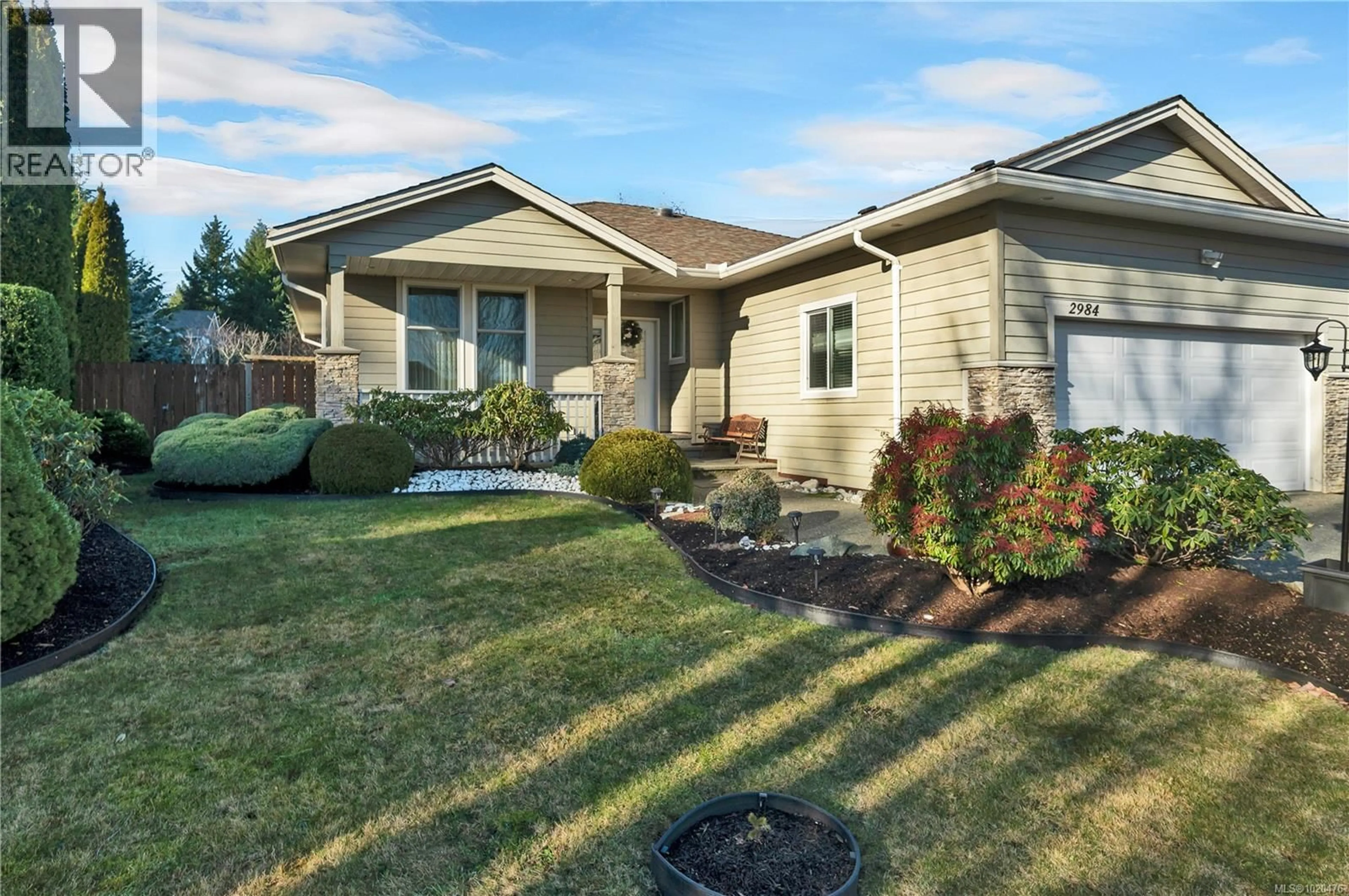 Home with vinyl exterior material, street for 2984 THURSTON PLACE, Campbell River British Columbia V9H0A6