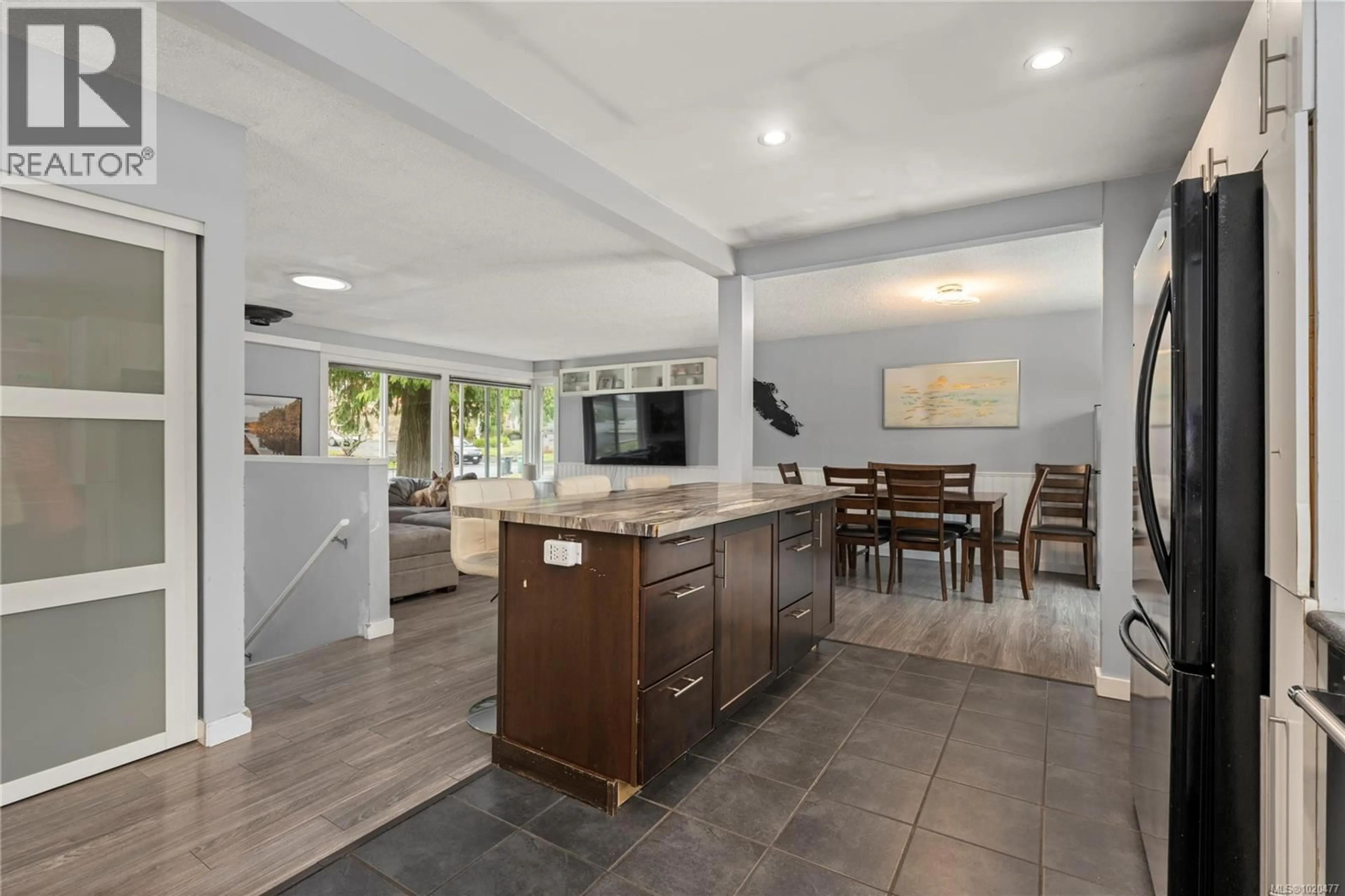 Open concept kitchen, ceramic/tile floor for 3086 SHAMROCK PLACE, Nanaimo British Columbia V9T2Z6