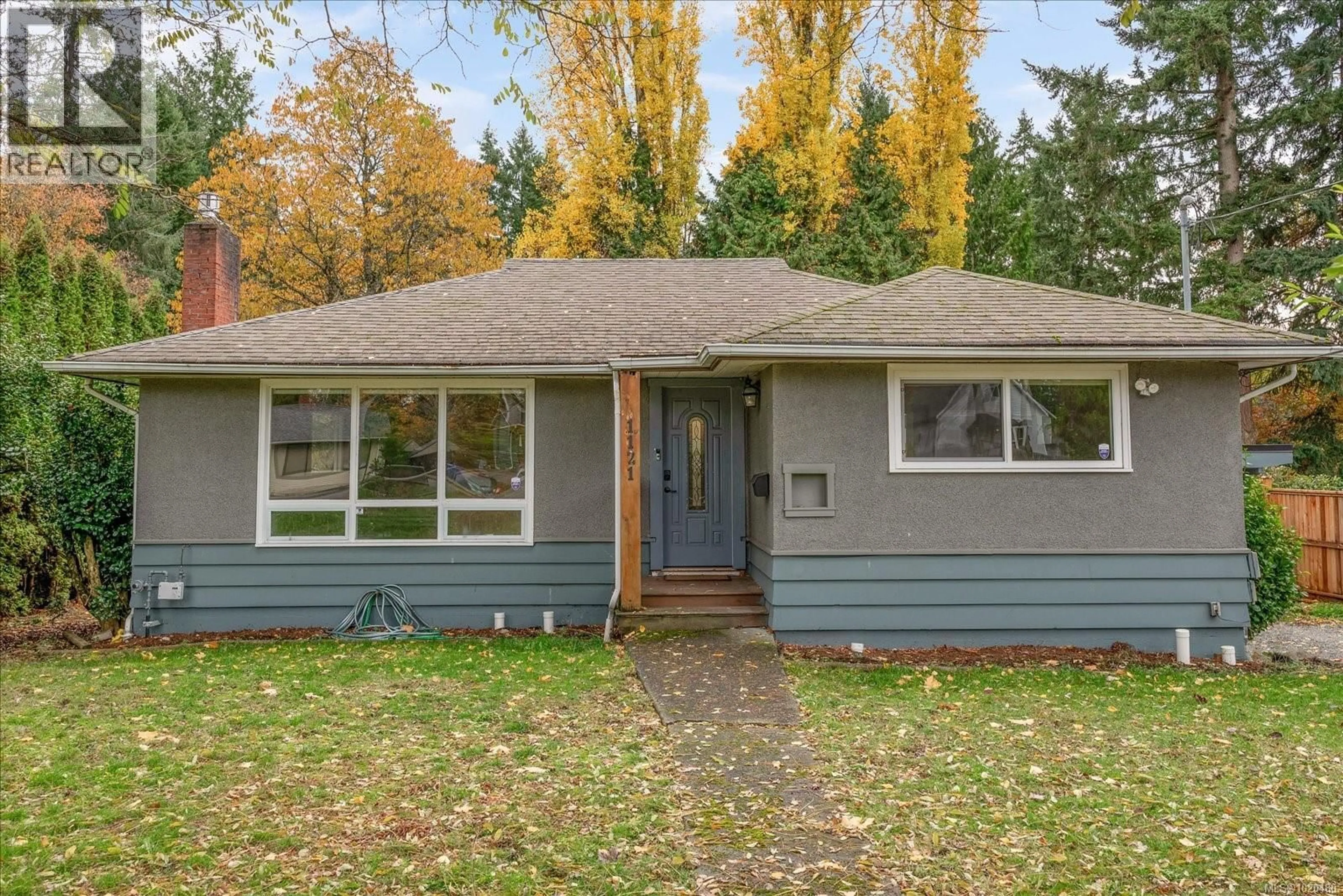 Home with vinyl exterior material, street for 1121 BUSH STREET, Nanaimo British Columbia V9S2G1