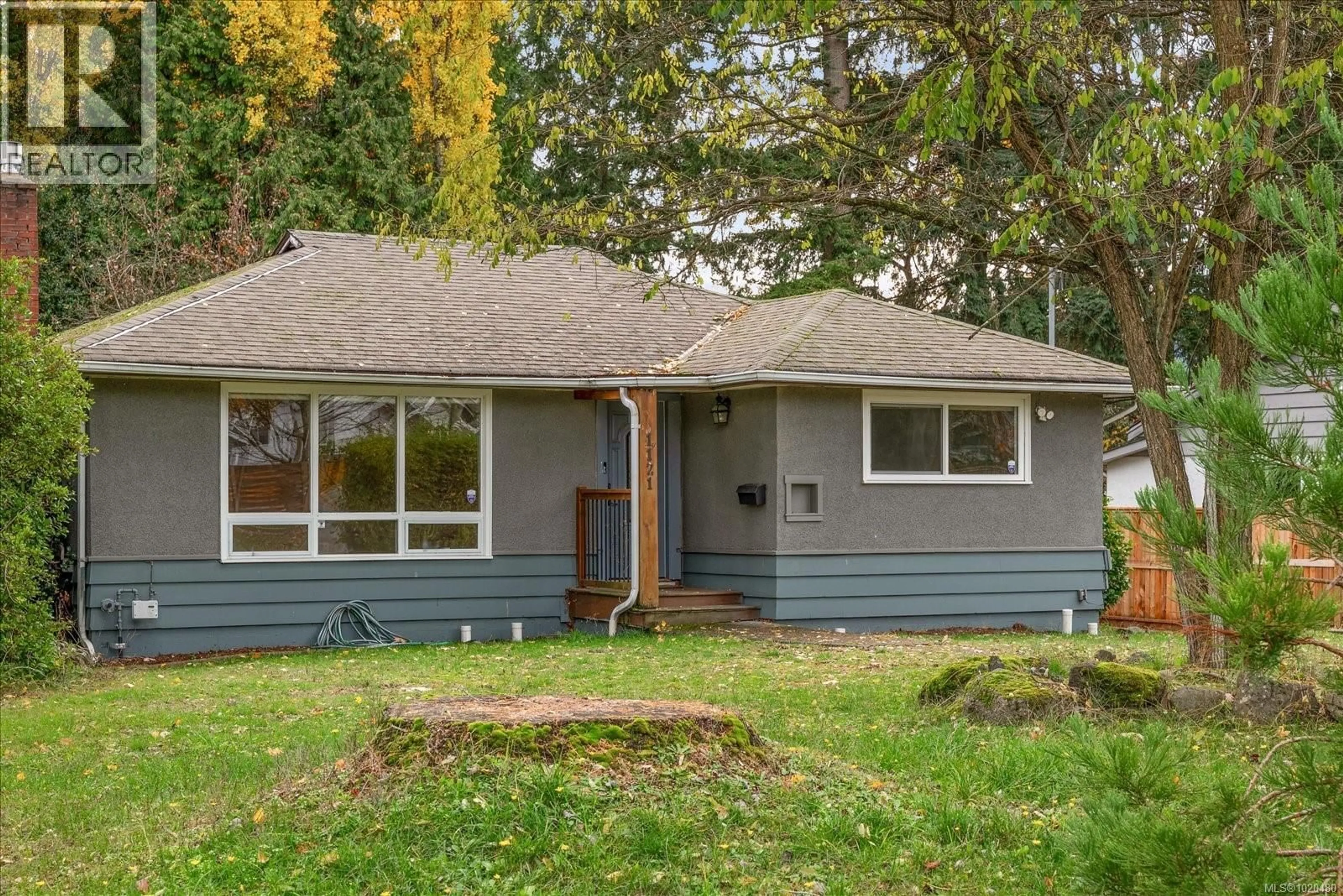 Home with vinyl exterior material, street for 1121 BUSH STREET, Nanaimo British Columbia V9S2G1