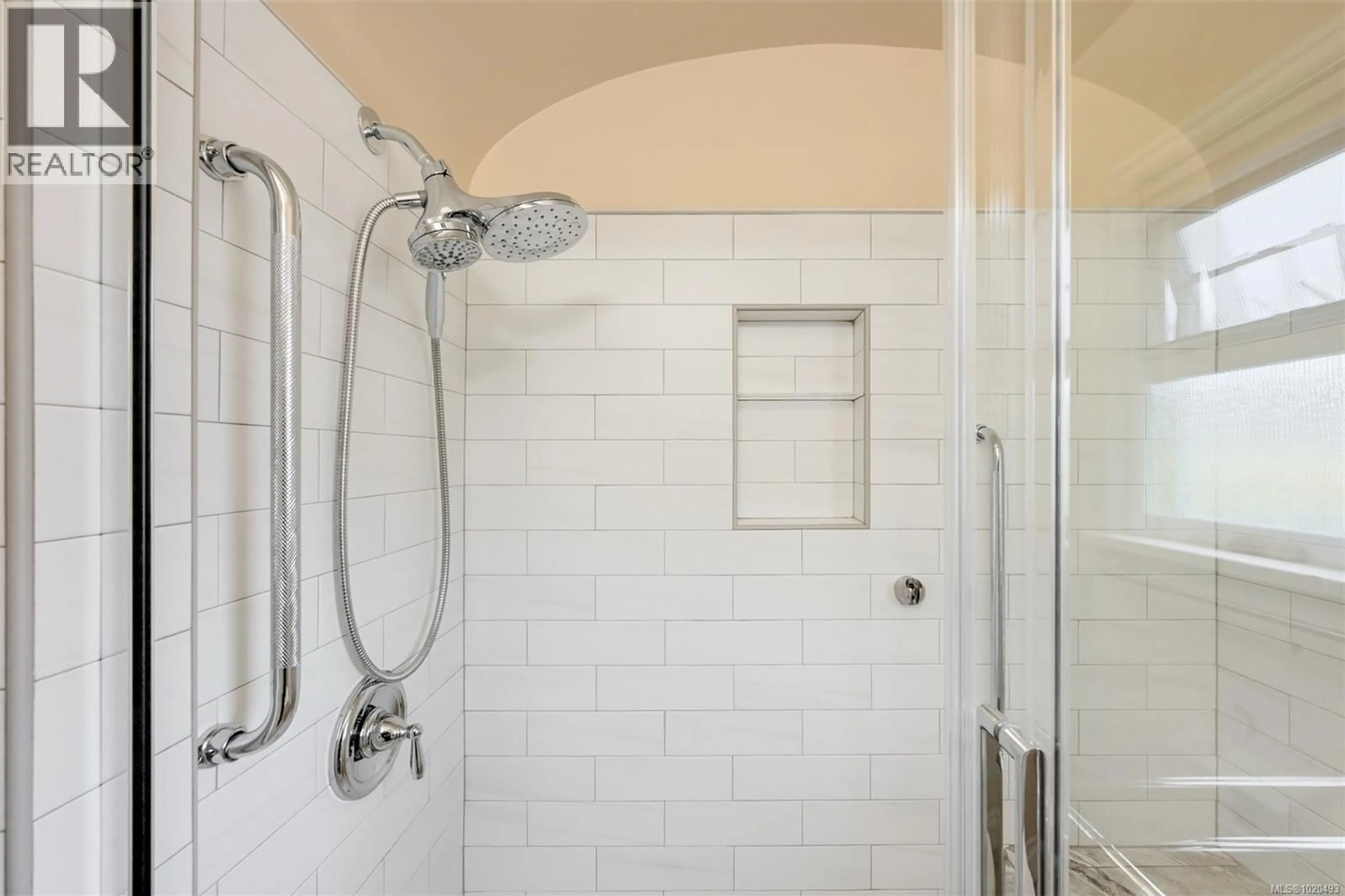 Contemporary bathroom, ceramic/tile floor for 3312 KINGSLEY STREET, Saanich British Columbia V8P4J9