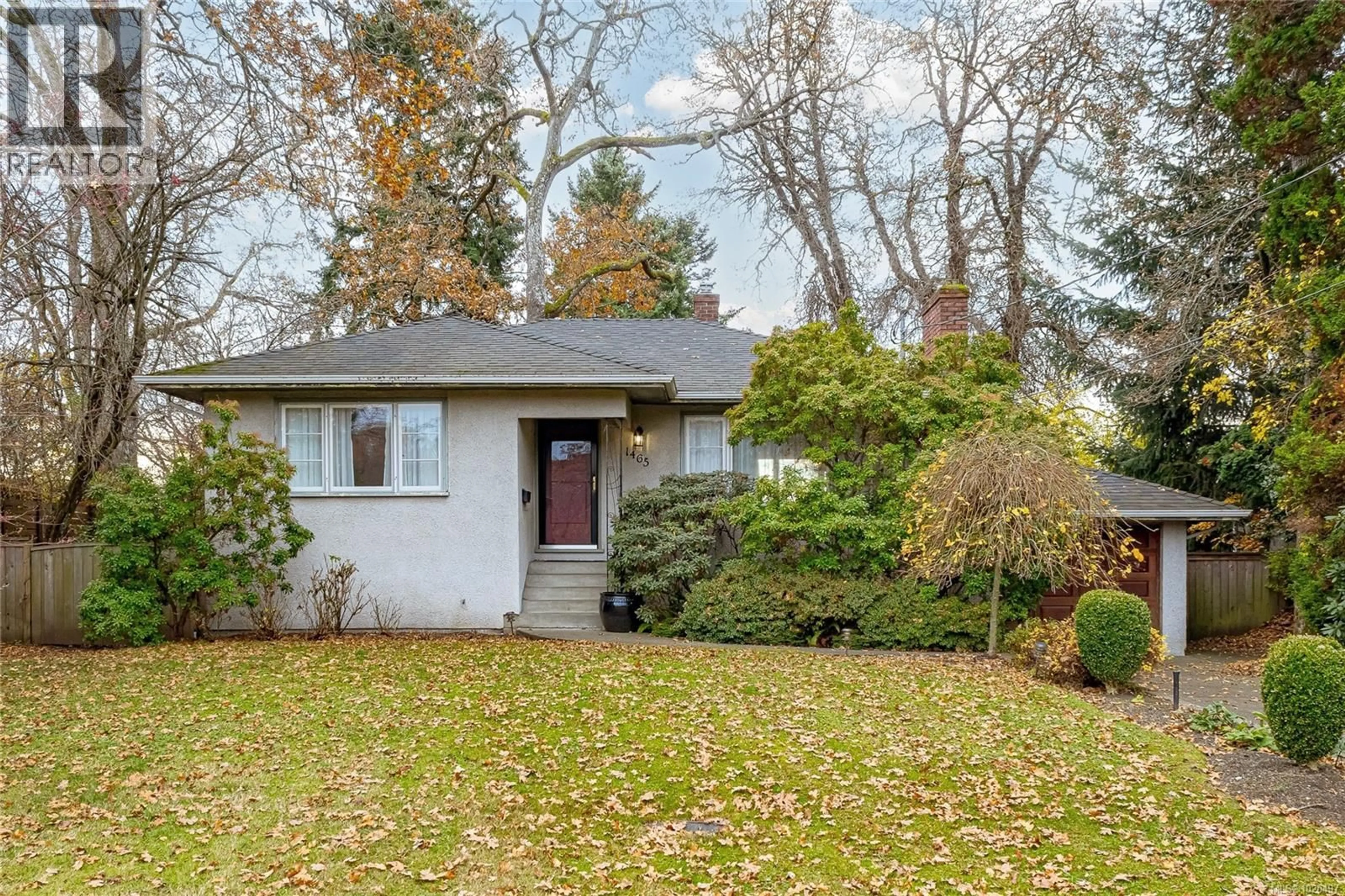 Home with vinyl exterior material, street for 1465 DERBY ROAD, Saanich British Columbia V8P1T2