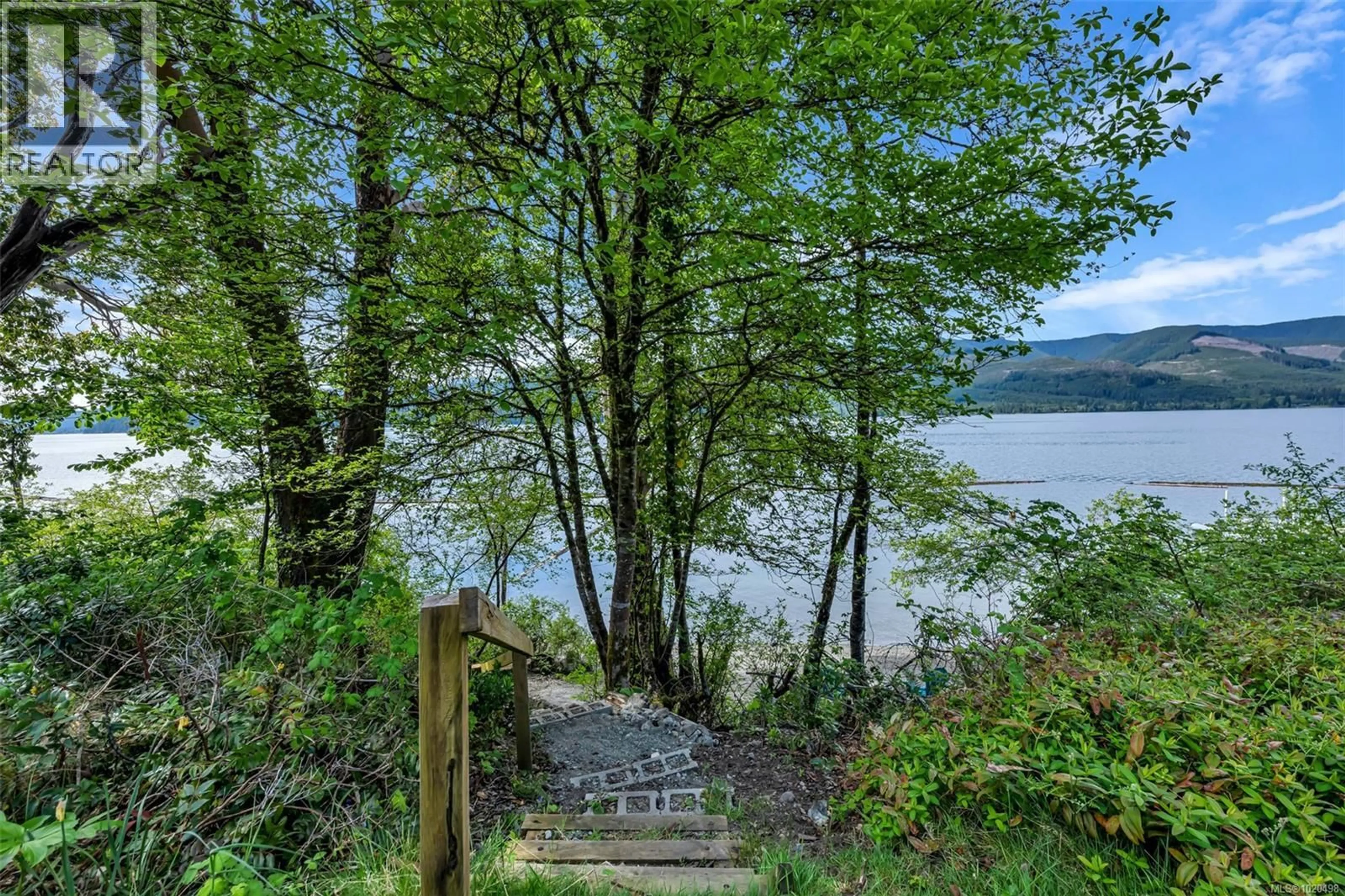 Stairs for 10684 ALDER CRESCENT, Youbou British Columbia V0R3E1