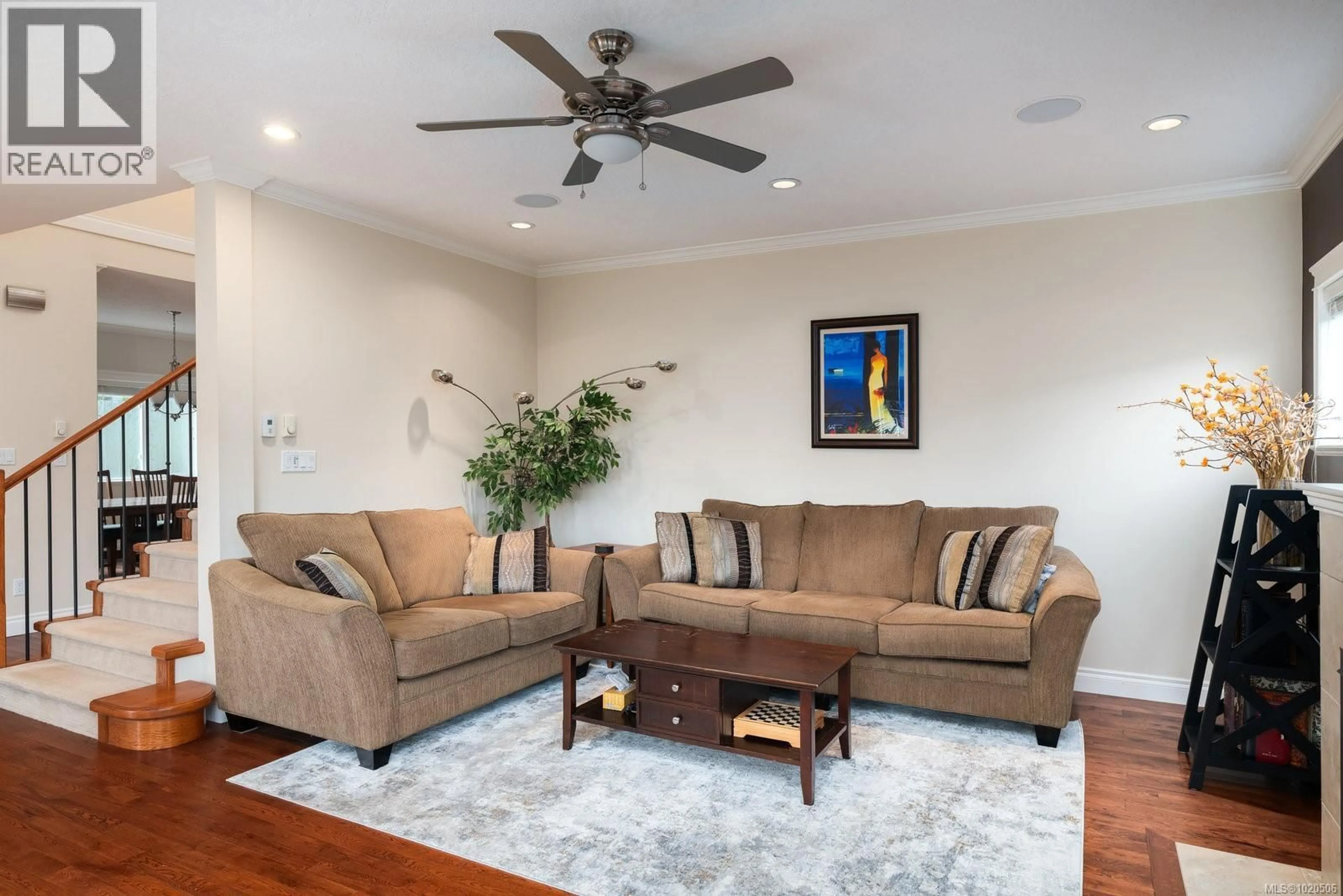 Living room with furniture, unknown for 5173 LOCHSIDE DRIVE, Saanich British Columbia V8Y2G4