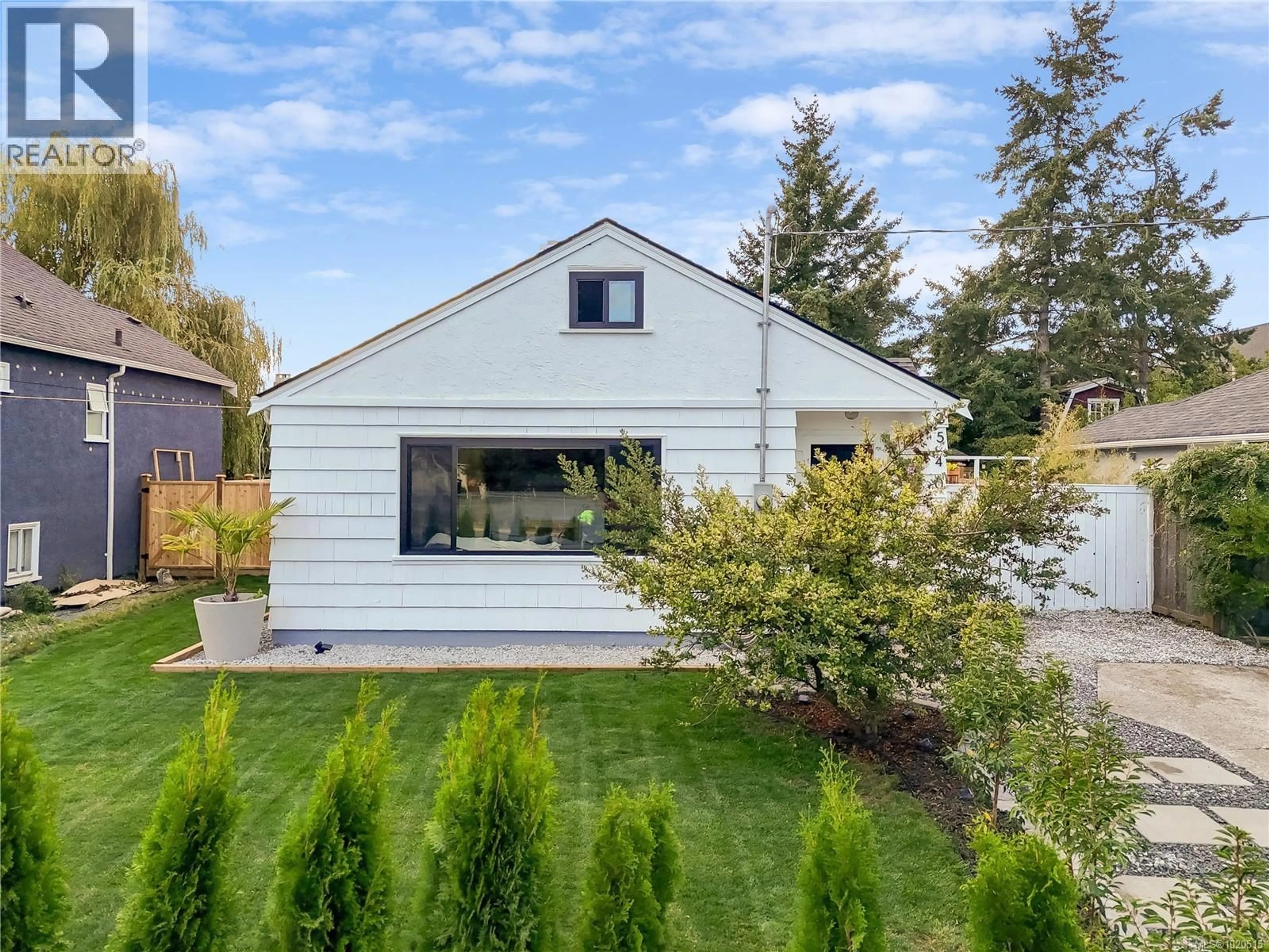 Home with vinyl exterior material, street for 2540 BLACKWOOD STREET, Victoria British Columbia V8T3W1