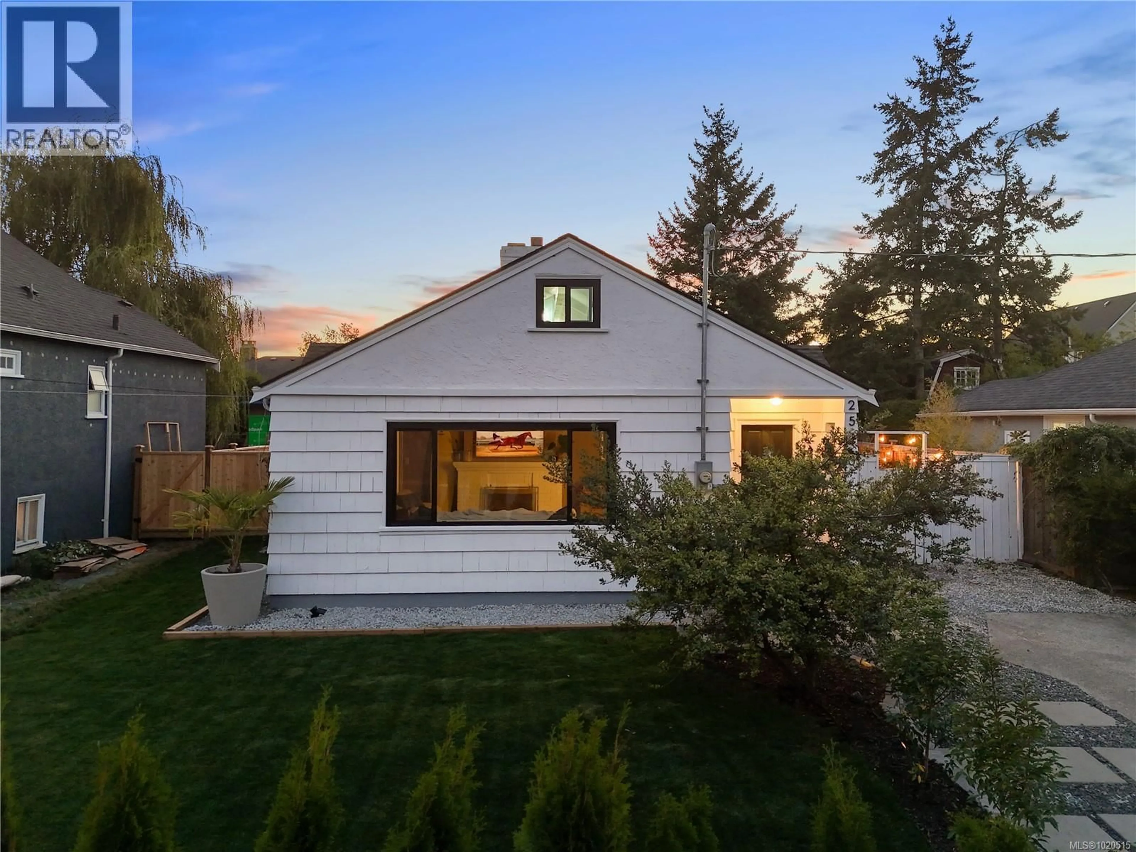 Home with vinyl exterior material, street for 2540 BLACKWOOD STREET, Victoria British Columbia V8T3W1